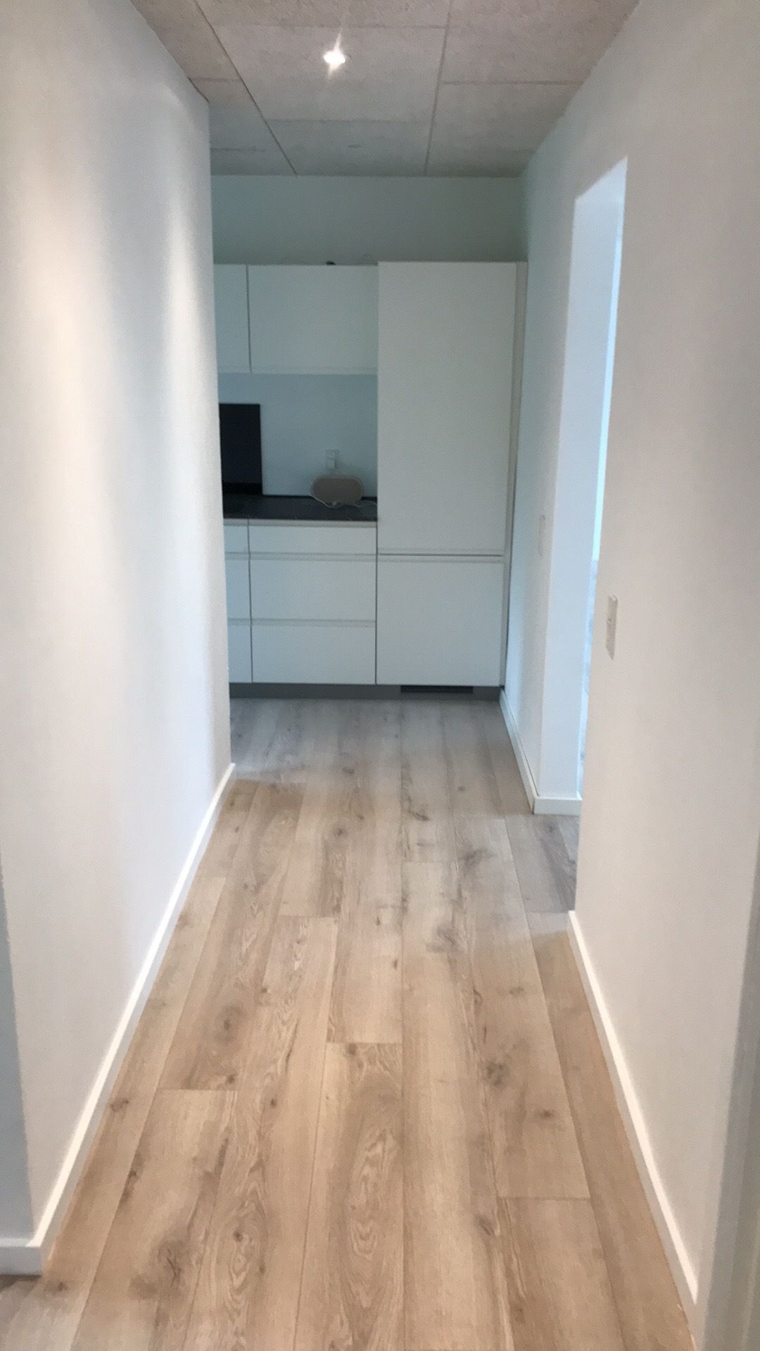 Totalrenoveret, lys og top moderne lejlighed.  