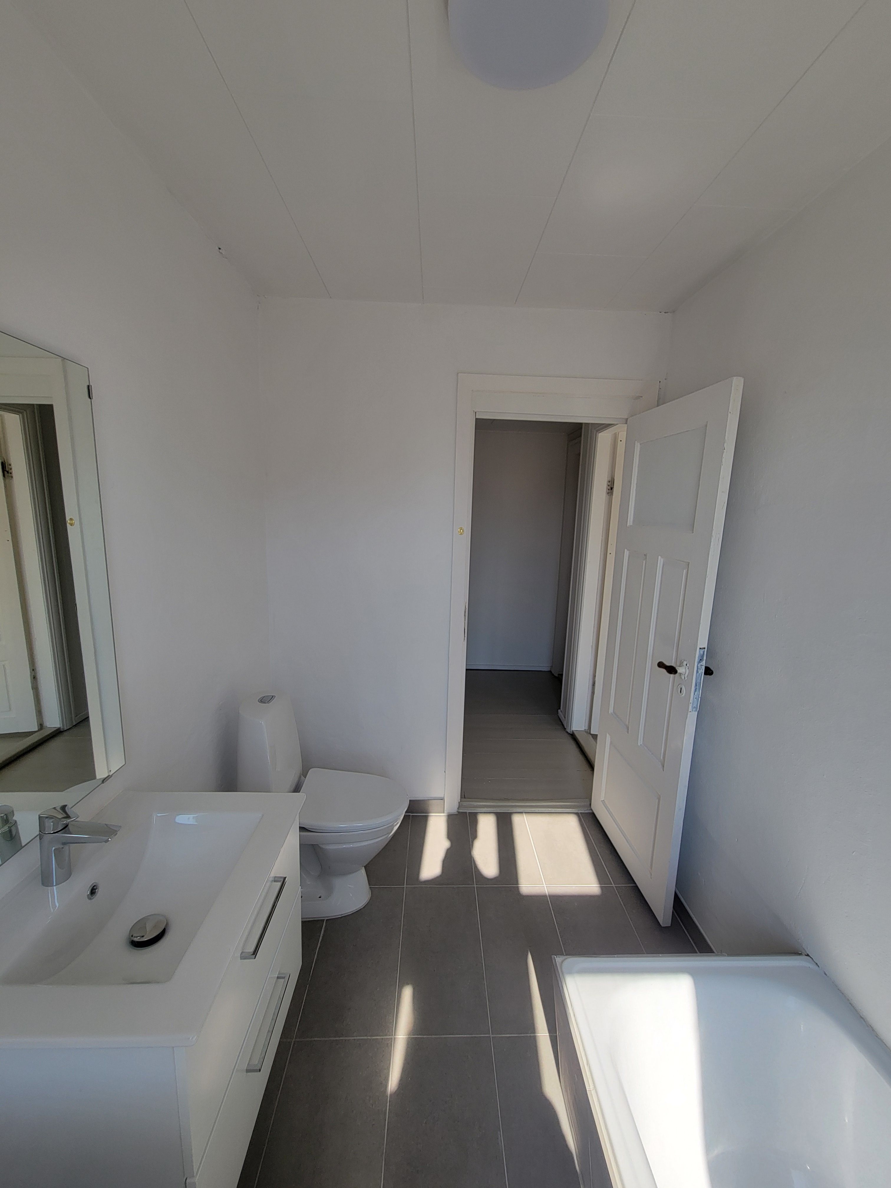 4-VÆRELSES LEJLIGHED PÅ 130 M² MED TERRASSE – MIDT I FREDERIKSHAVN