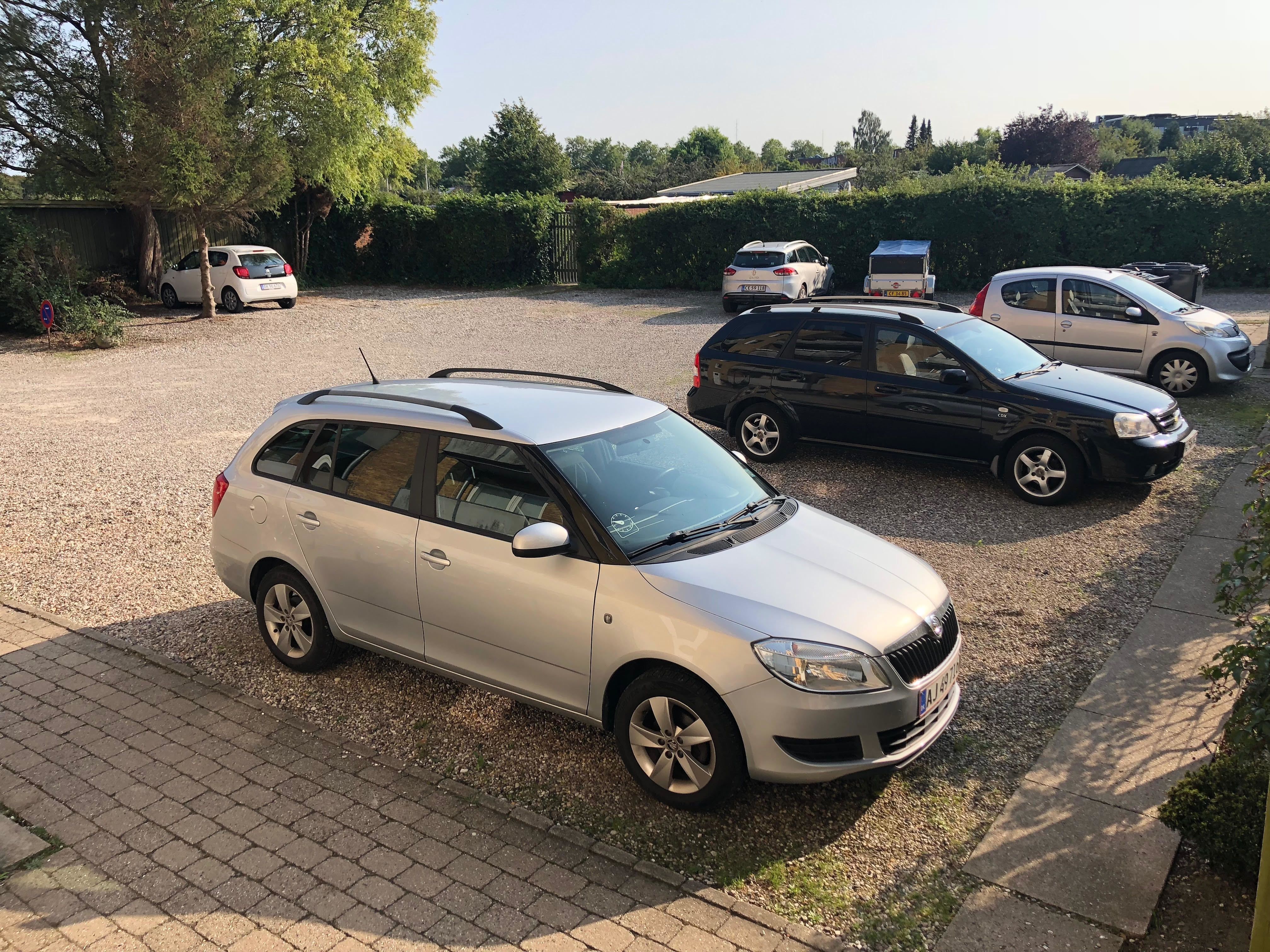 Lys 2, stor, rummelig og delevenlig 2 værelses lejlighed med altan og gratis parkering på bedste beliggenhed i Odense C 