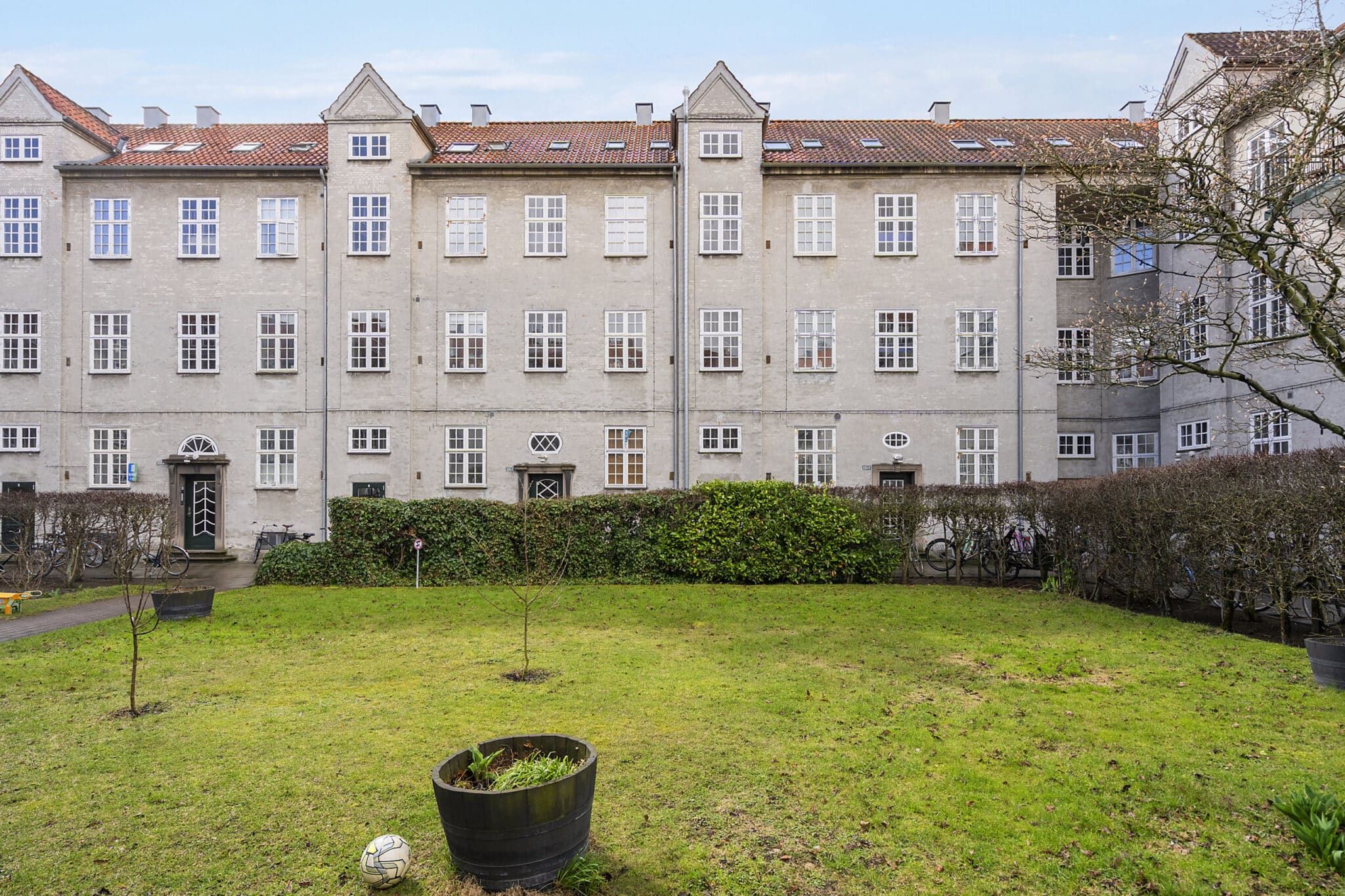 Nyrenoveret møbleret lejlighed | København  NV.