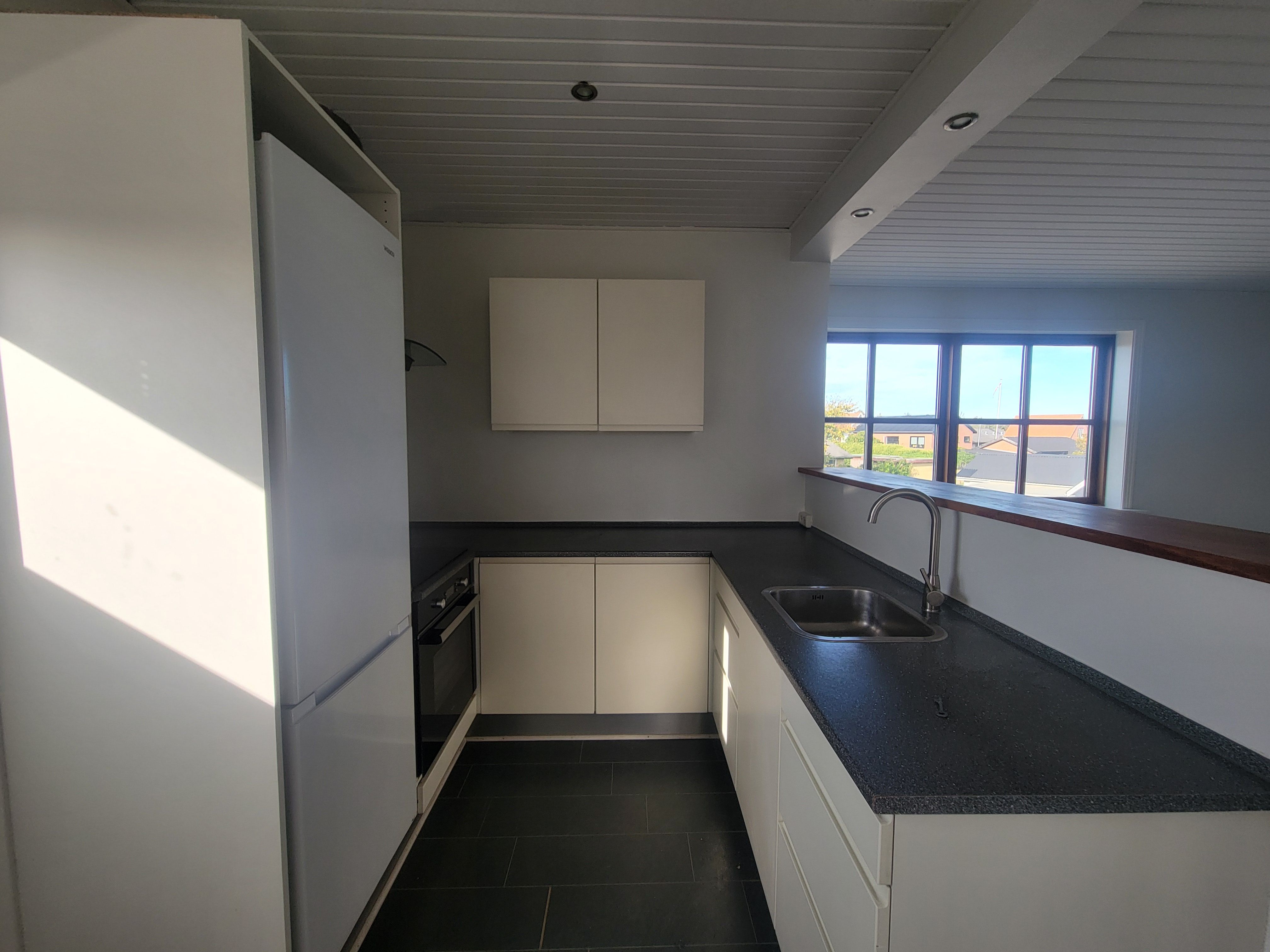 LEDIG 3-VÆRELSES LEJLIGHED I FREDERIKSHAVN – 75 M²