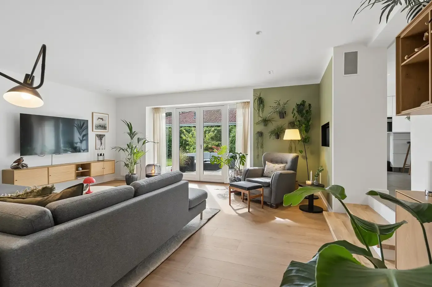 Møbleret og rummelig luksusvilla med stor terrasse og have med nem adgang til hele København