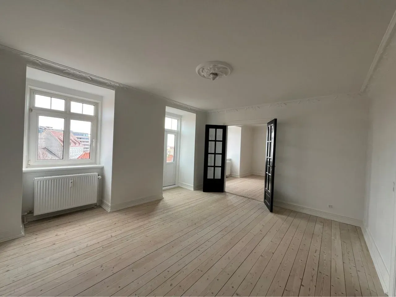 115 m2 midt i gågaden m/ altan og elevator