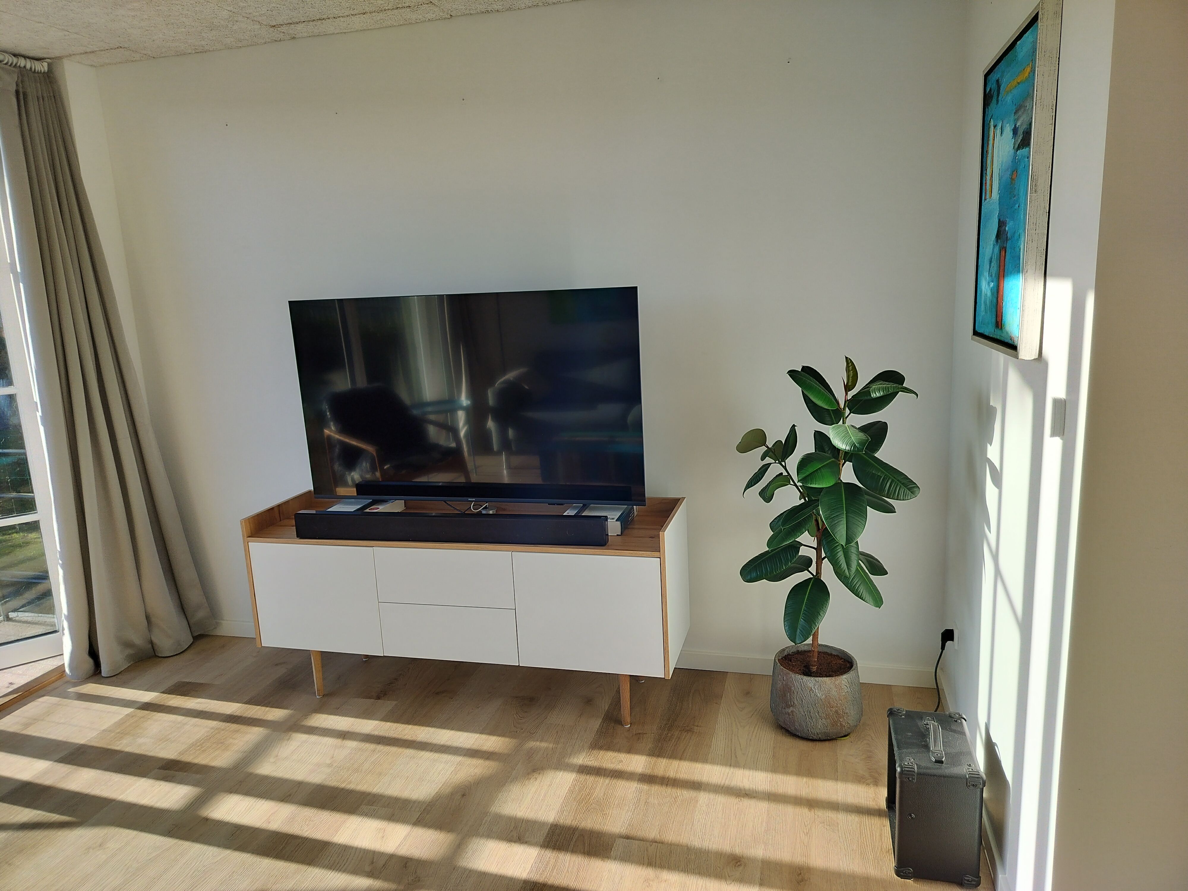 Flot totalrenoveret rækkehus i centrum af Frederikshavn, med 52 m2. disponibelt kælder. 