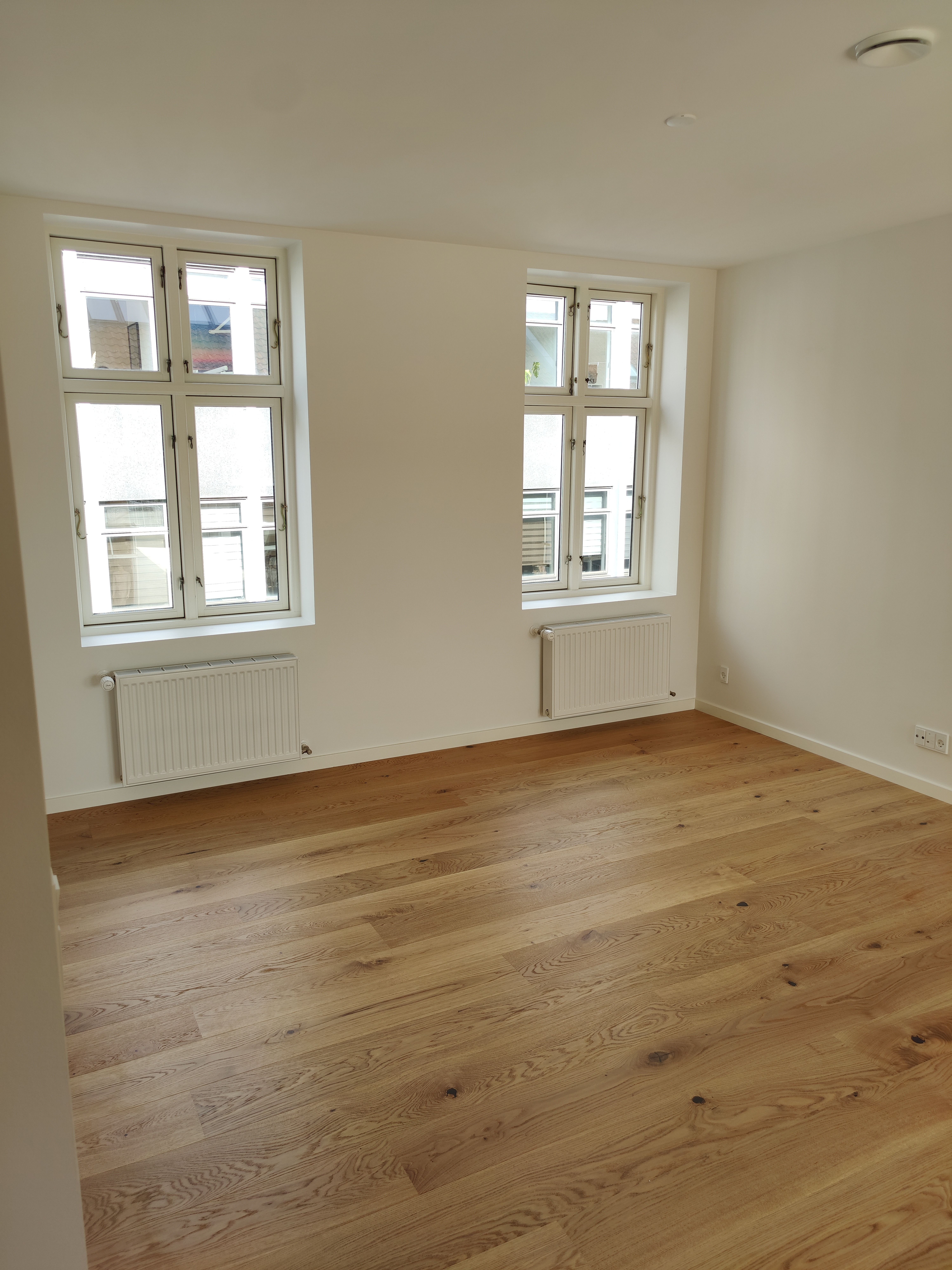 Fantastisk ny-renoveret 4-værelses lejlighed til leje på Koldings gågade!