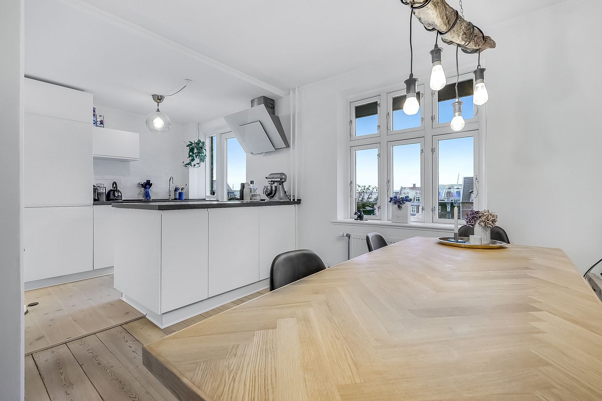 Skøn 3-værelses lejlighed på 73 m² i hjertet af Aarhus C – med egen altan
