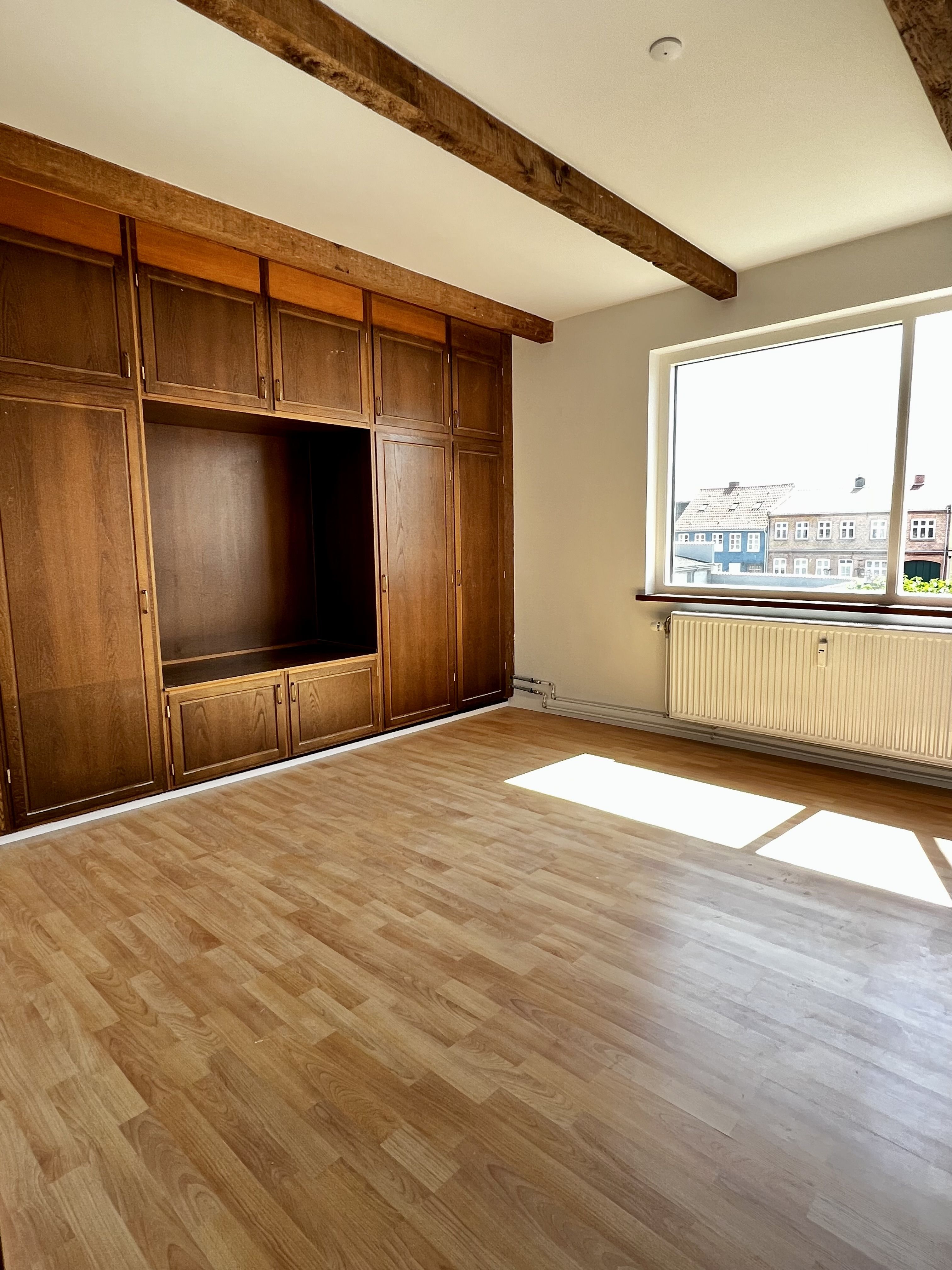Ny renoveret lejlighed på 91 m2 på Kirkepladsen
