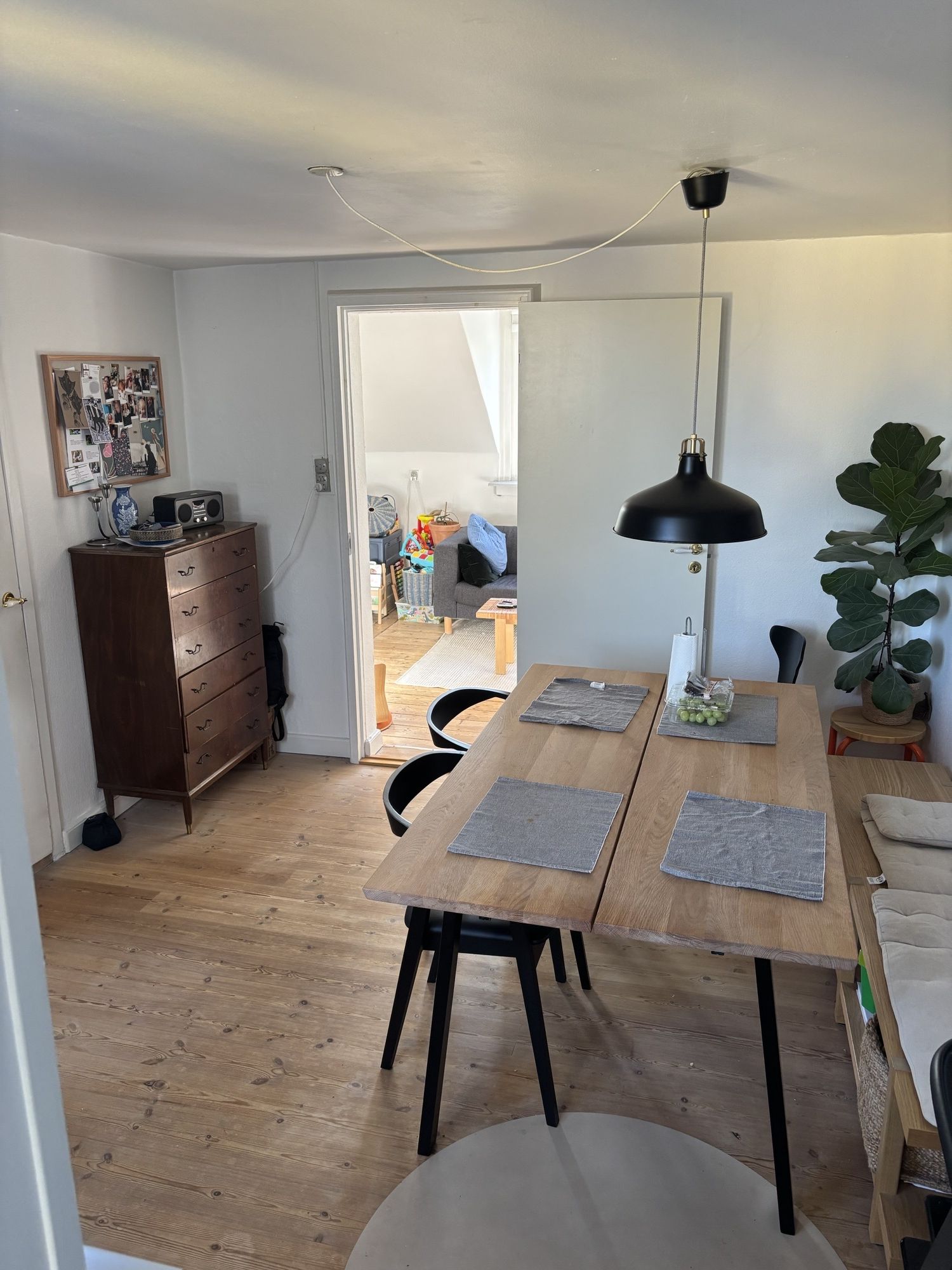 Lys og rummelig 3-værelses lejlighed på 3 sal, i hjertet af Aarhus C