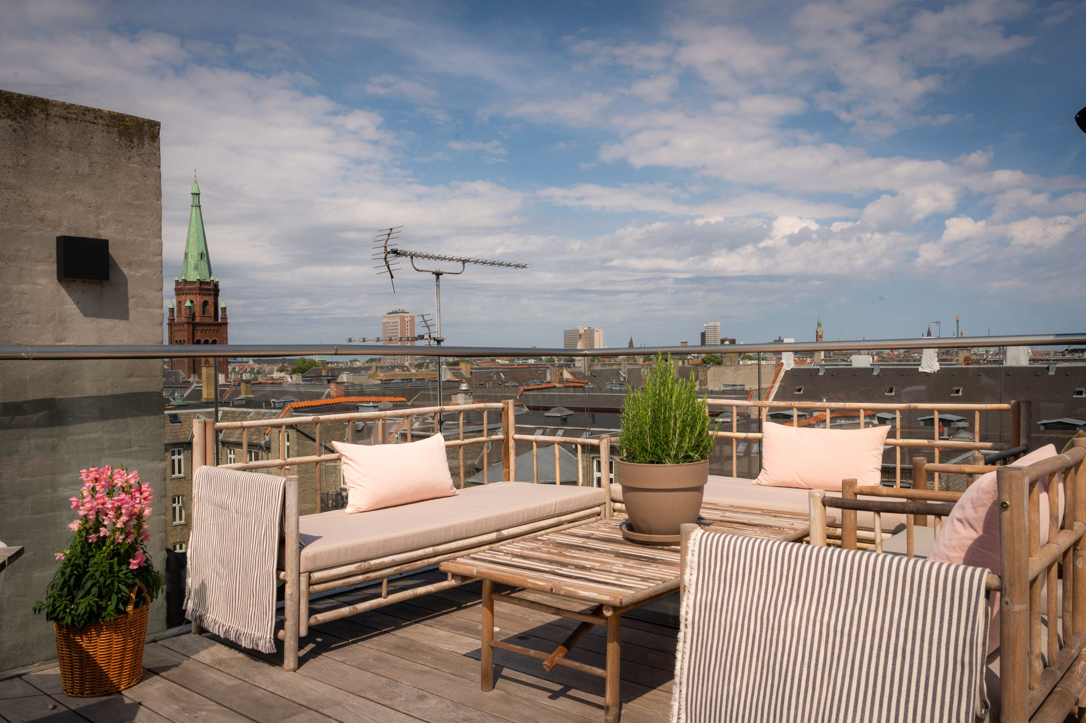 Penthouse with private rooftop and 2 balconies