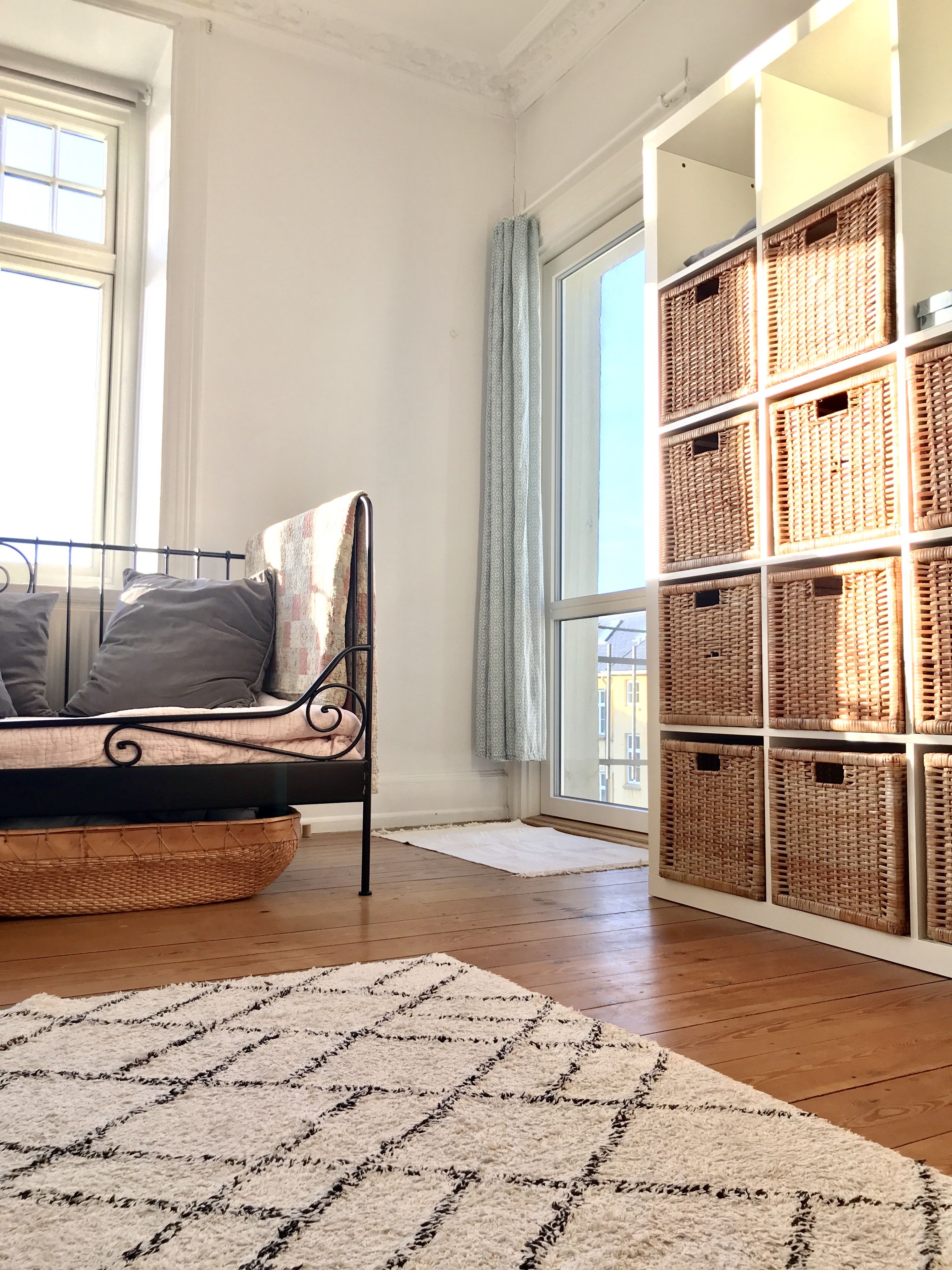 NICE AND BRIGHT ROOM WITH BALCONY - close to everything