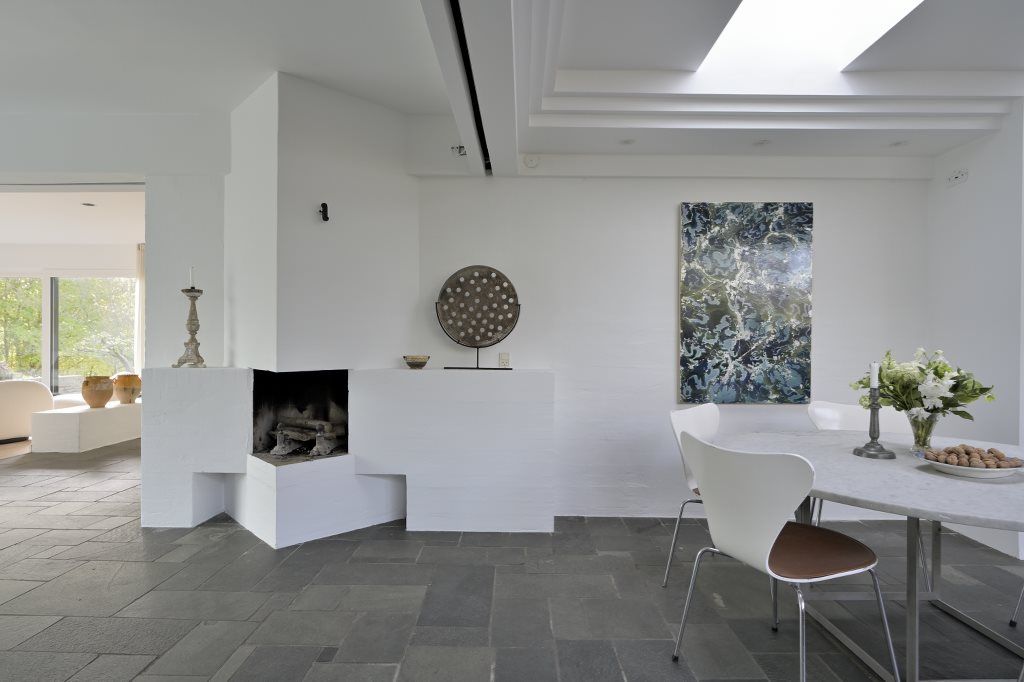 Arkitekttegnet villa med stor naturgrund og sø – Hørsholm