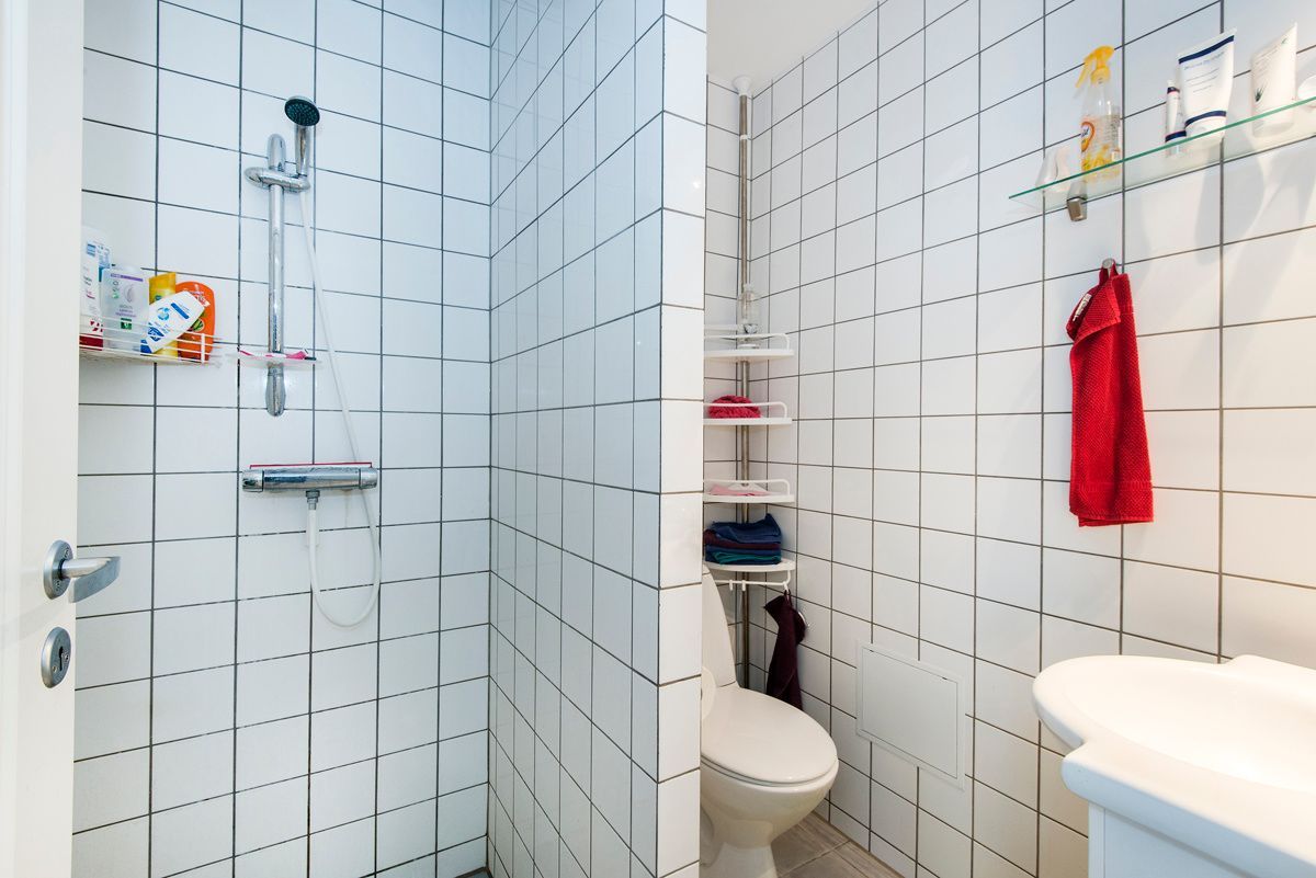 Renoveret med dejlig lukket have - ved fjorden