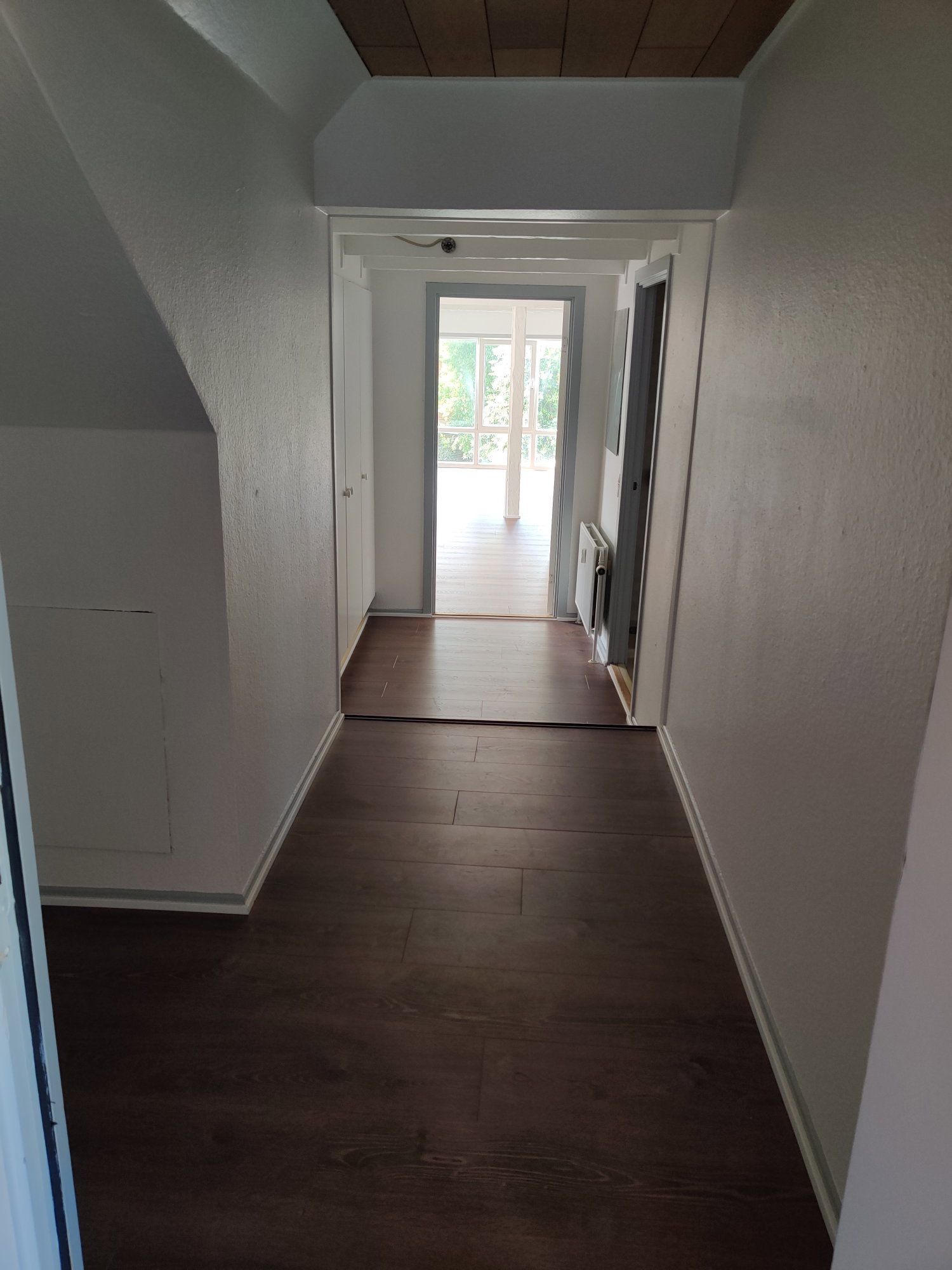 Charmerende 1-værelses loftslejlighed på 48 m2 med fransk altan og parkering