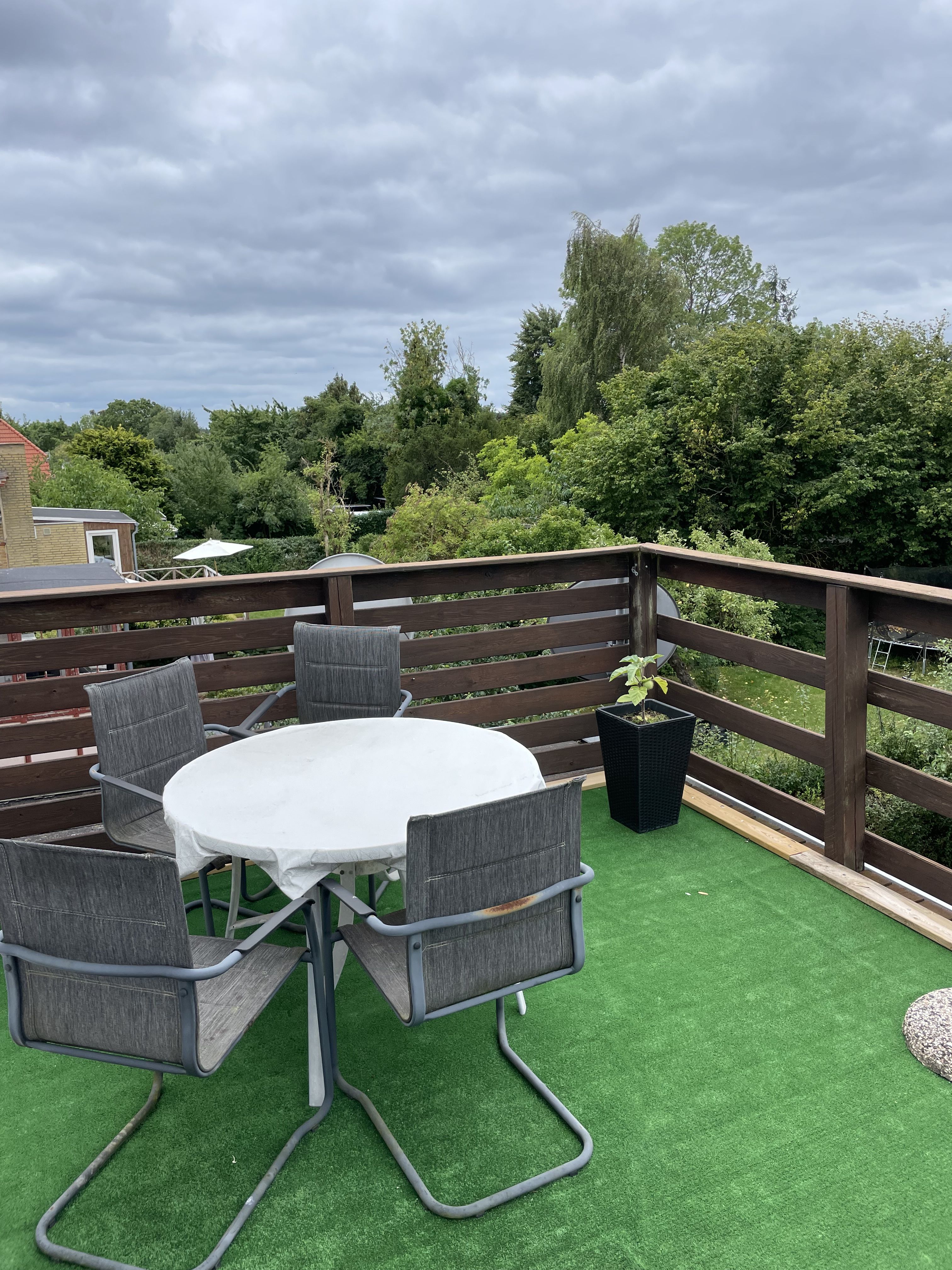 Møbleret værelse med stor terrasse- 5 minutter fra Husum station 