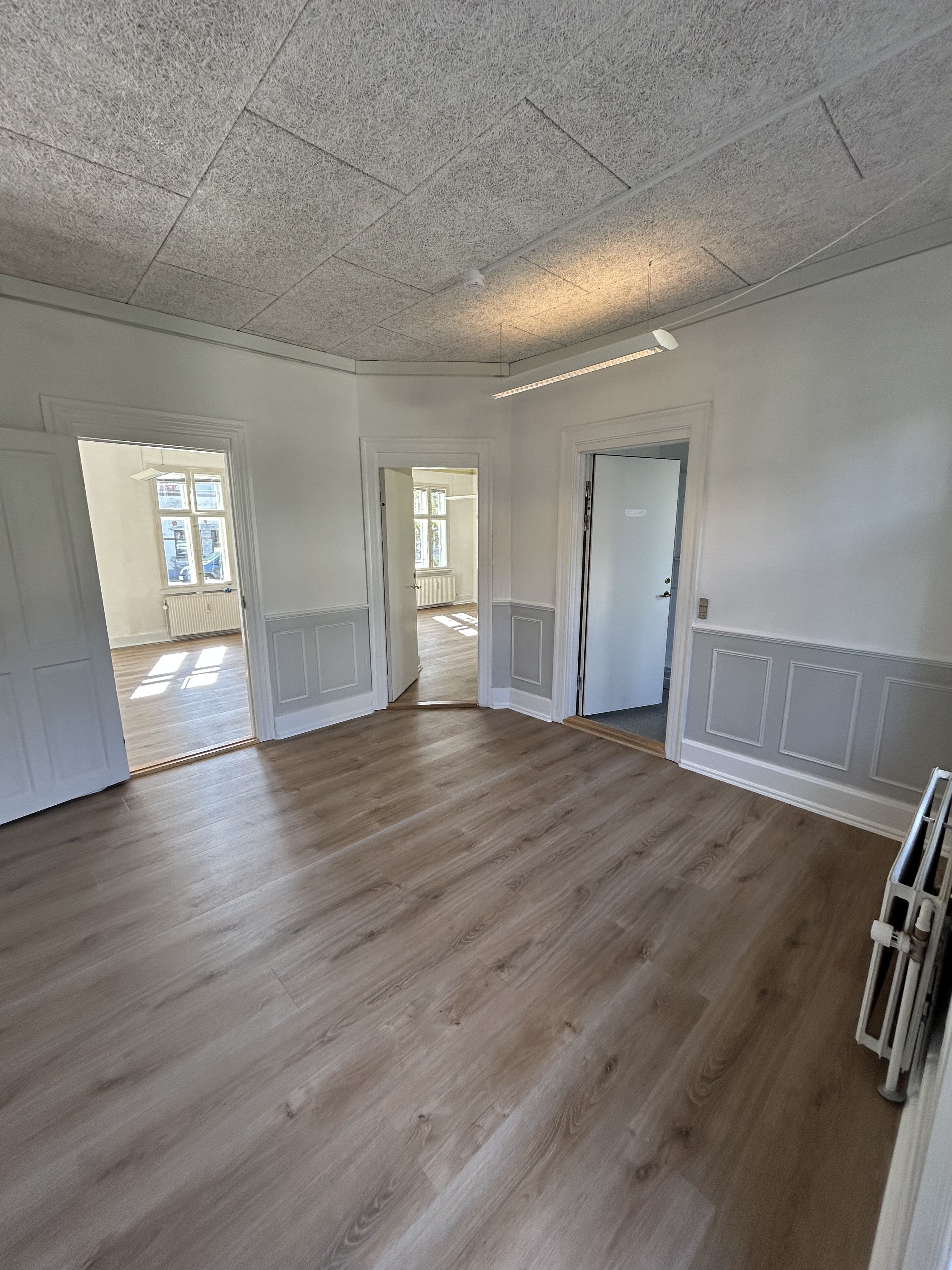 Lys og rummelig 3 værelses lejlighed med terrasse