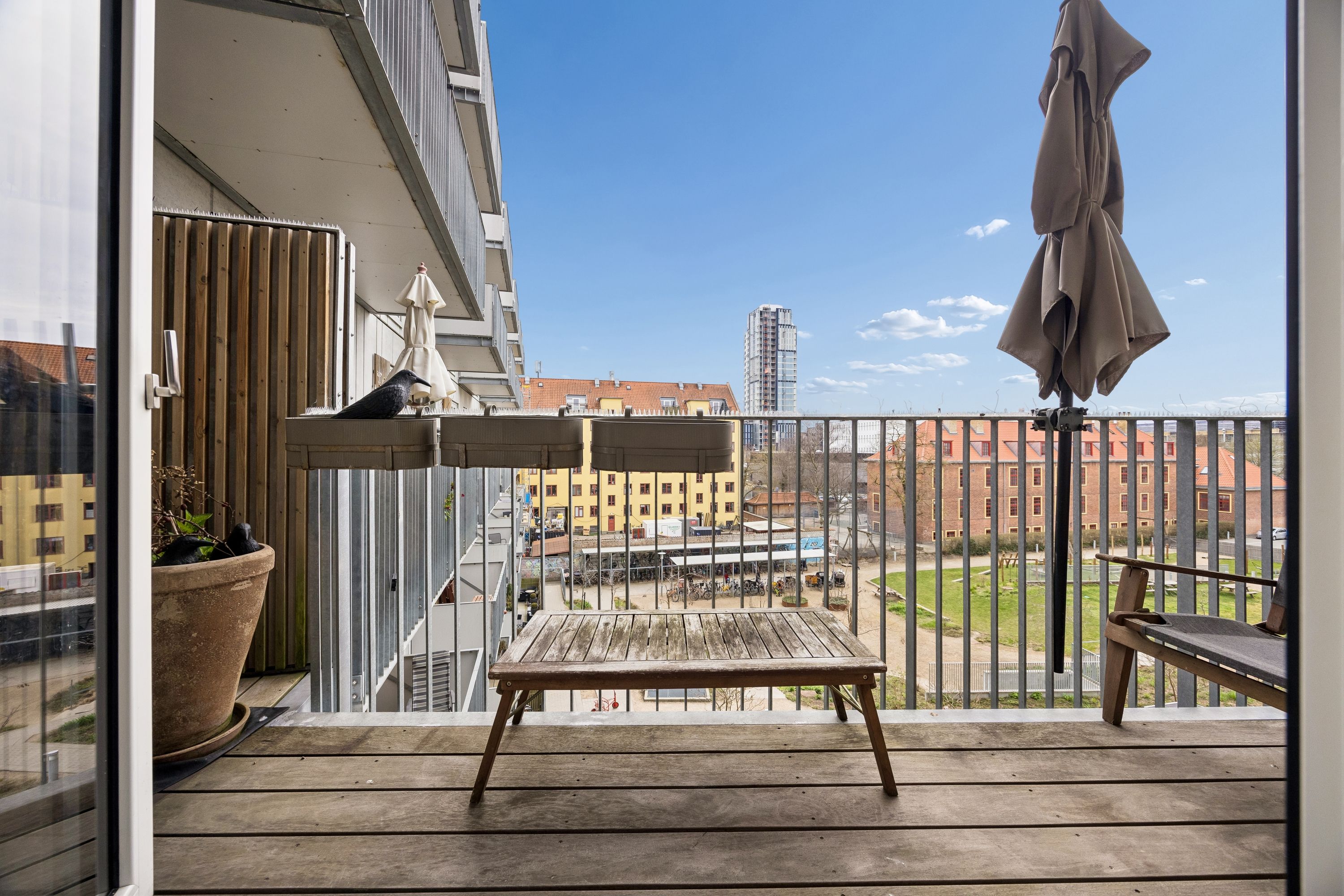 3-værelses lejlighed på 95 m² med stor sydvendt altan – mulighed for fuld møblering.