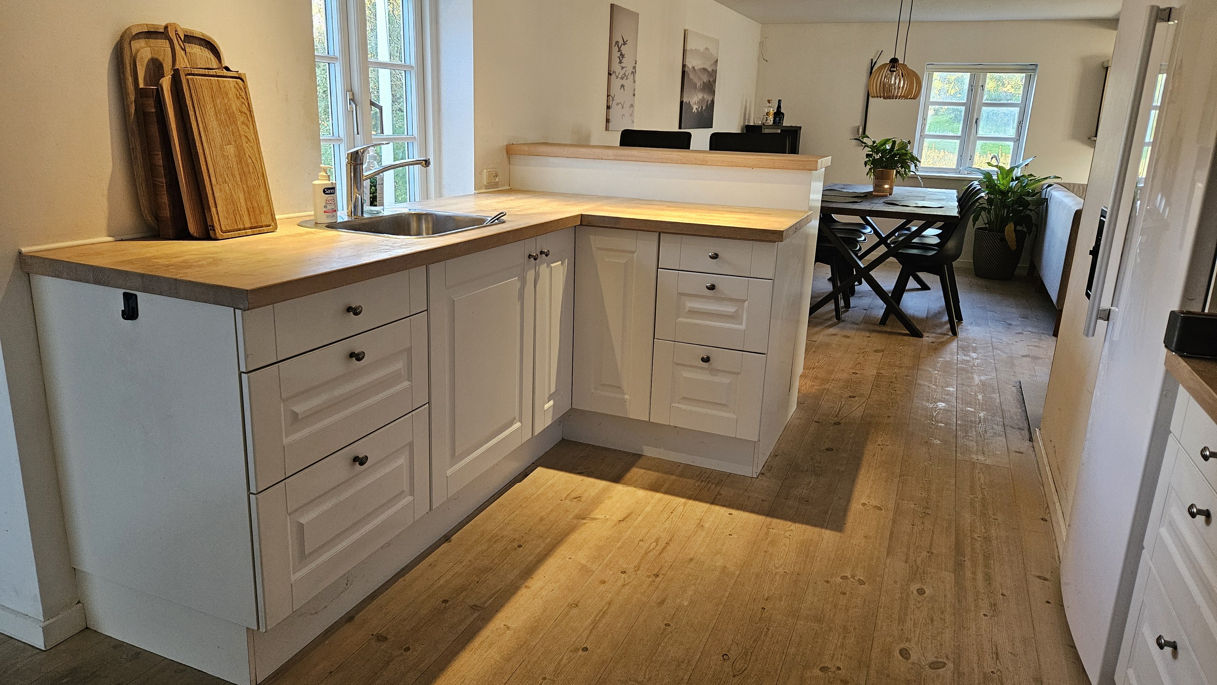 Flot 150 m² villa i Haslev – Nymalet, 28 m² garage, fiber-internet og 1 min. til motorvejen