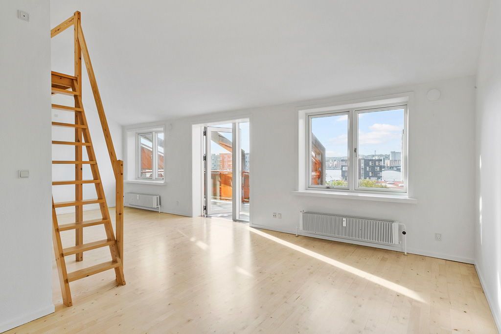 Stor 1-værelses lejlighed på 59 m² med hems