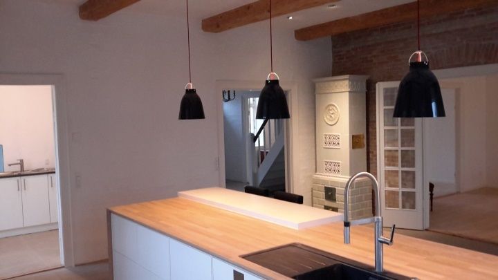 Flot gennemrenoveret stuehus, 8 værelser, 298 m2