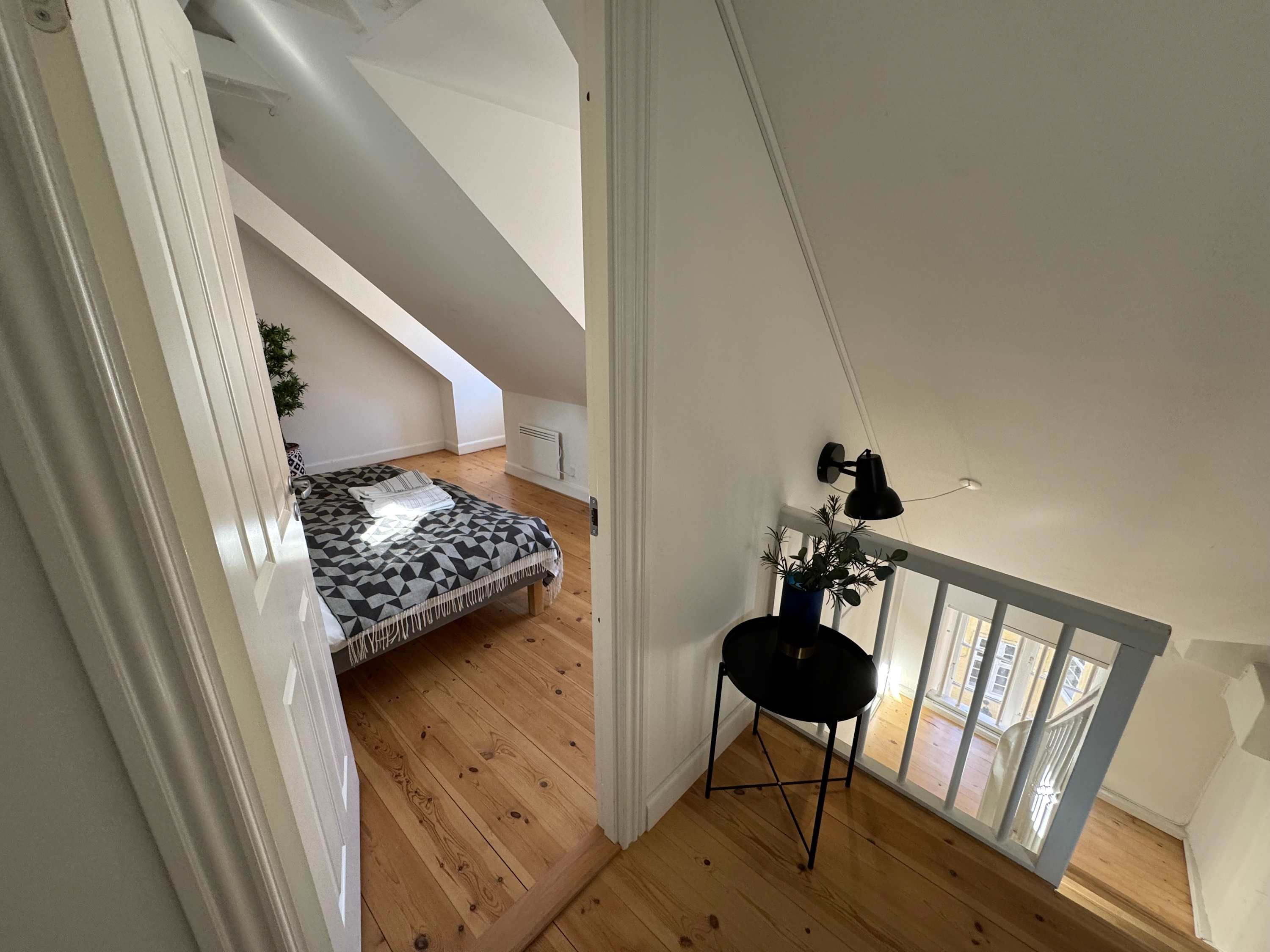 Spacious 139 m² two-storey apartment with 3 double bedrooms in central Copenhagen, steps from Strøget – all utilities included