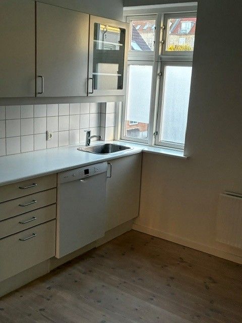 Lys og indbydende 70 m² lejlighed med udsigt til grønt gårdmiljø