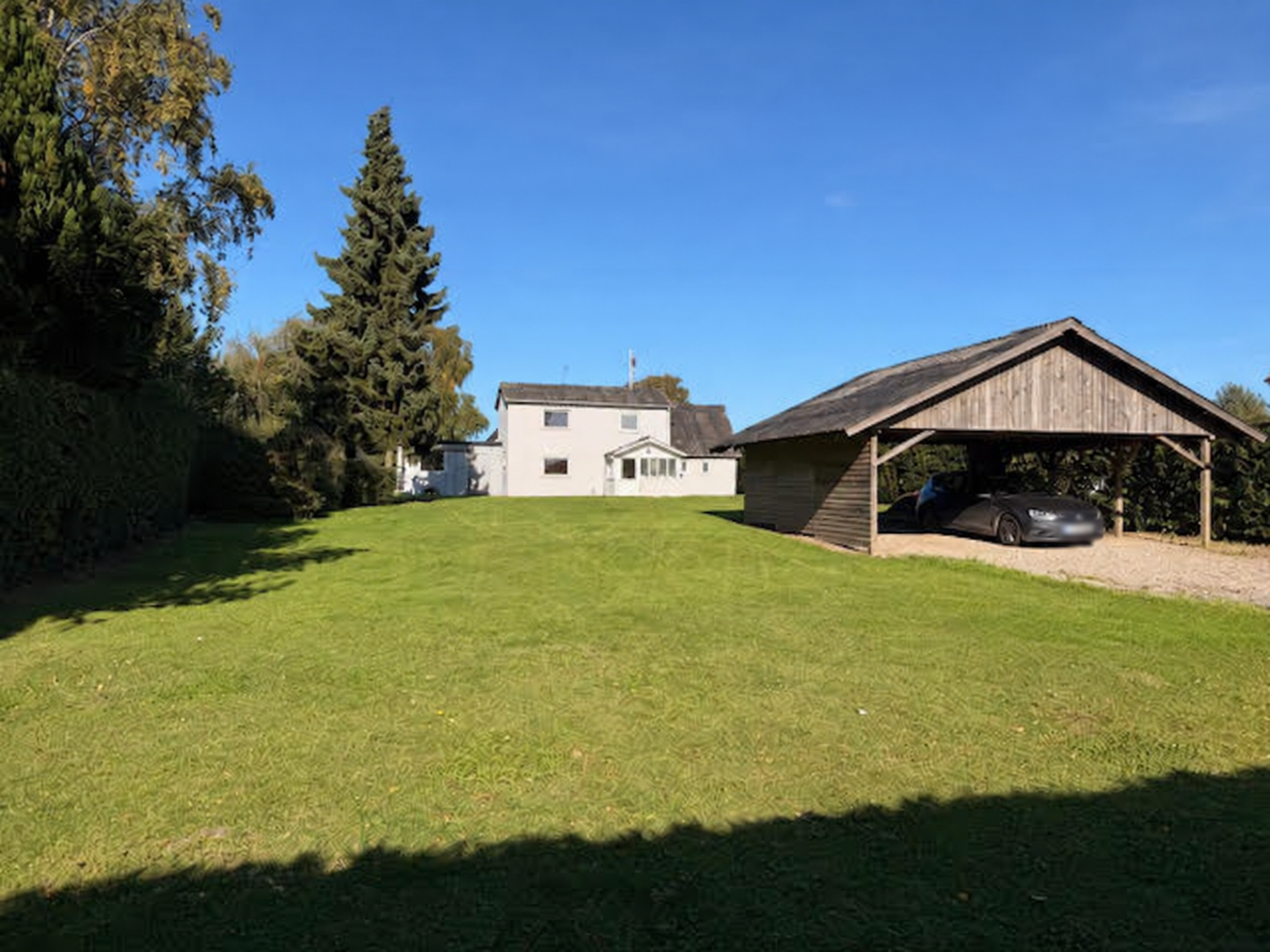 Hyggeligt hus med egen have og stor carport i Kalundborg