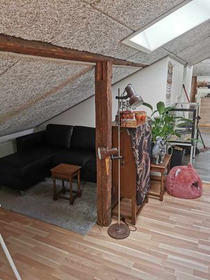 Stor og lækker lofts lejlighed.  4Km fra motorvej, 5KM fra Lunderskov station