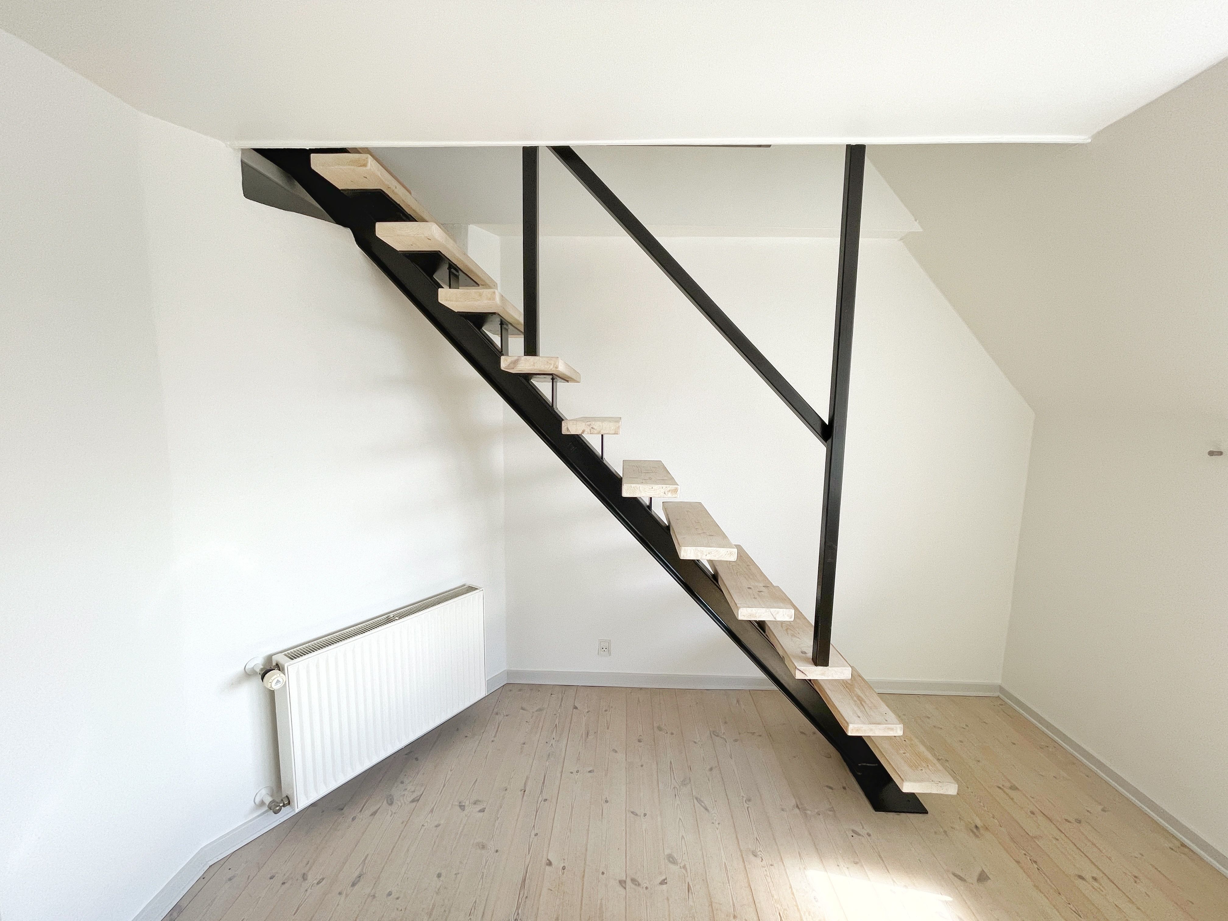Ny istandsat hyggelige lejlighed i to planer - Egen Altan