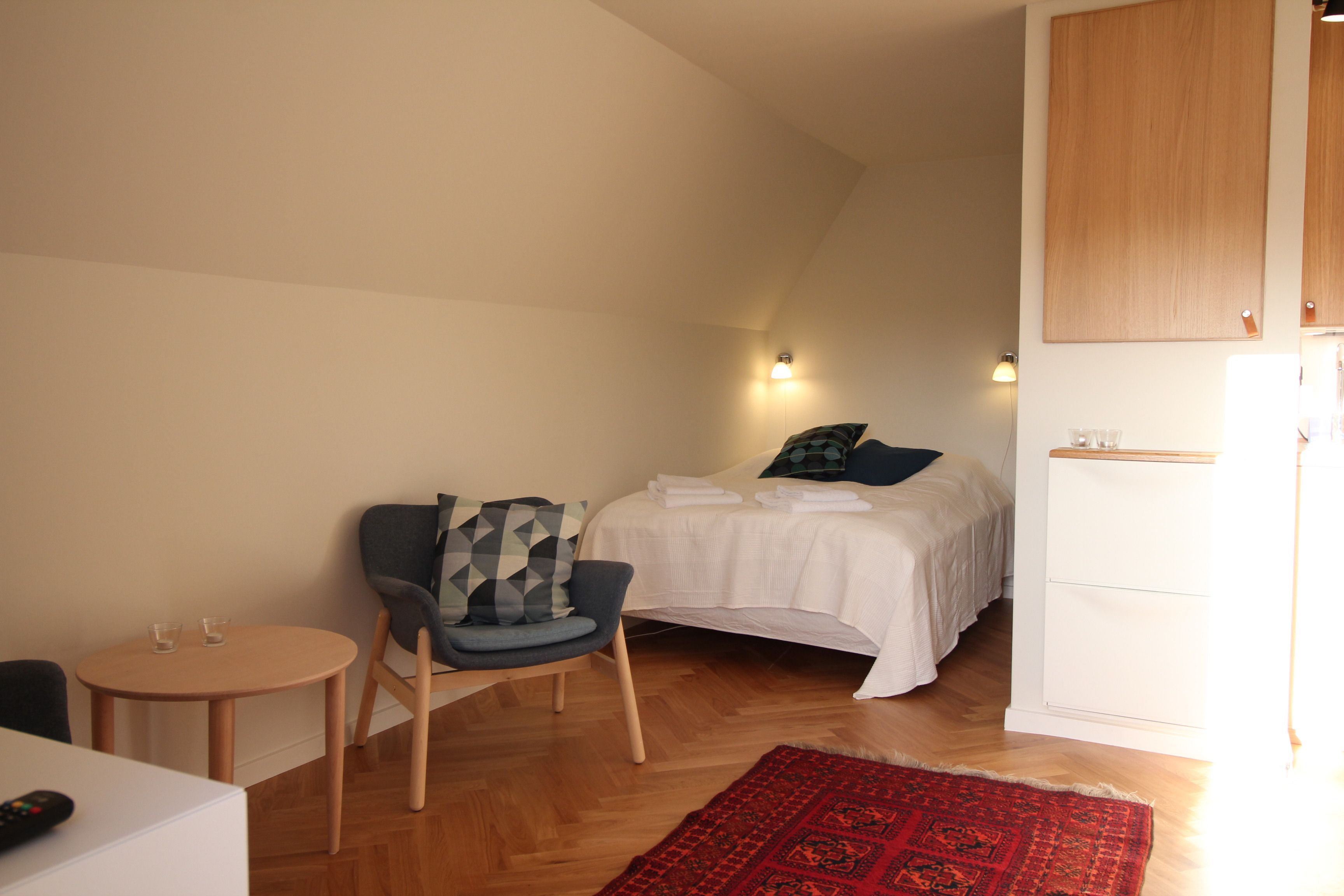 Dejligt møbleret værelse i villa - Odense C
