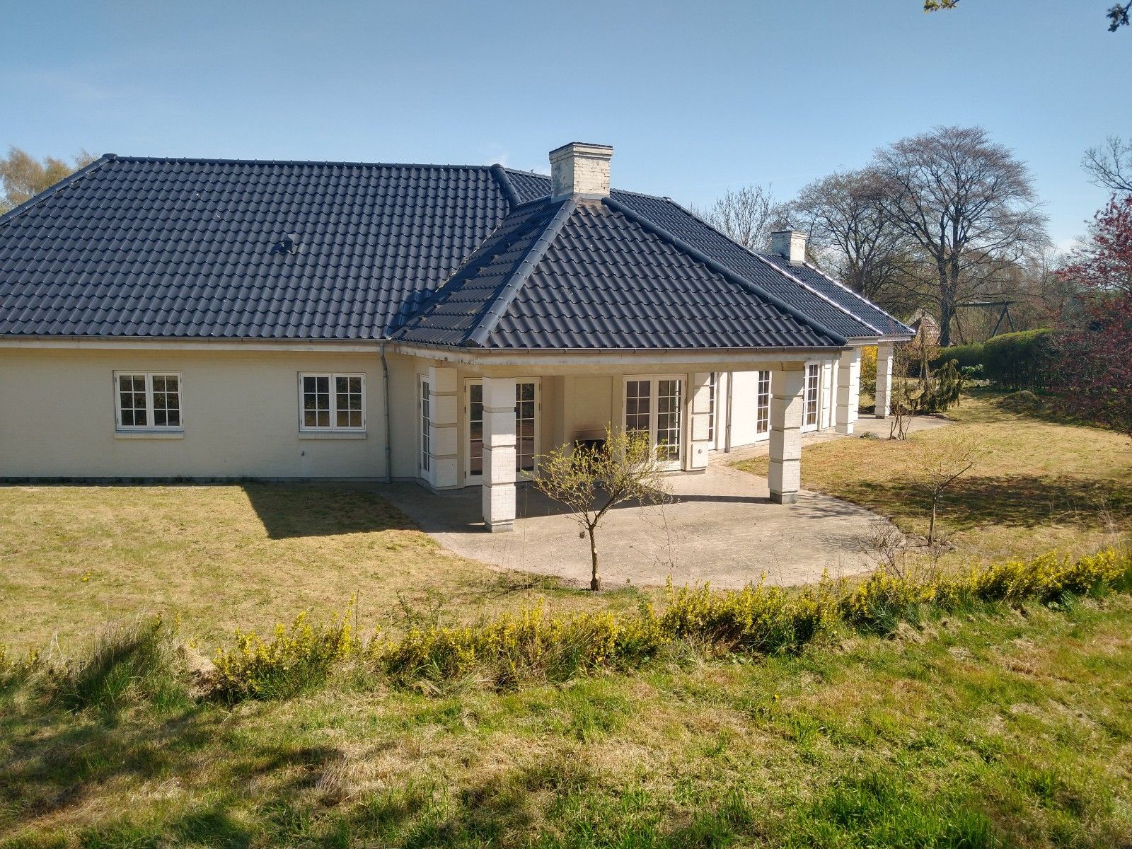 Moderne luksusvilla i landlig idyl udlejes