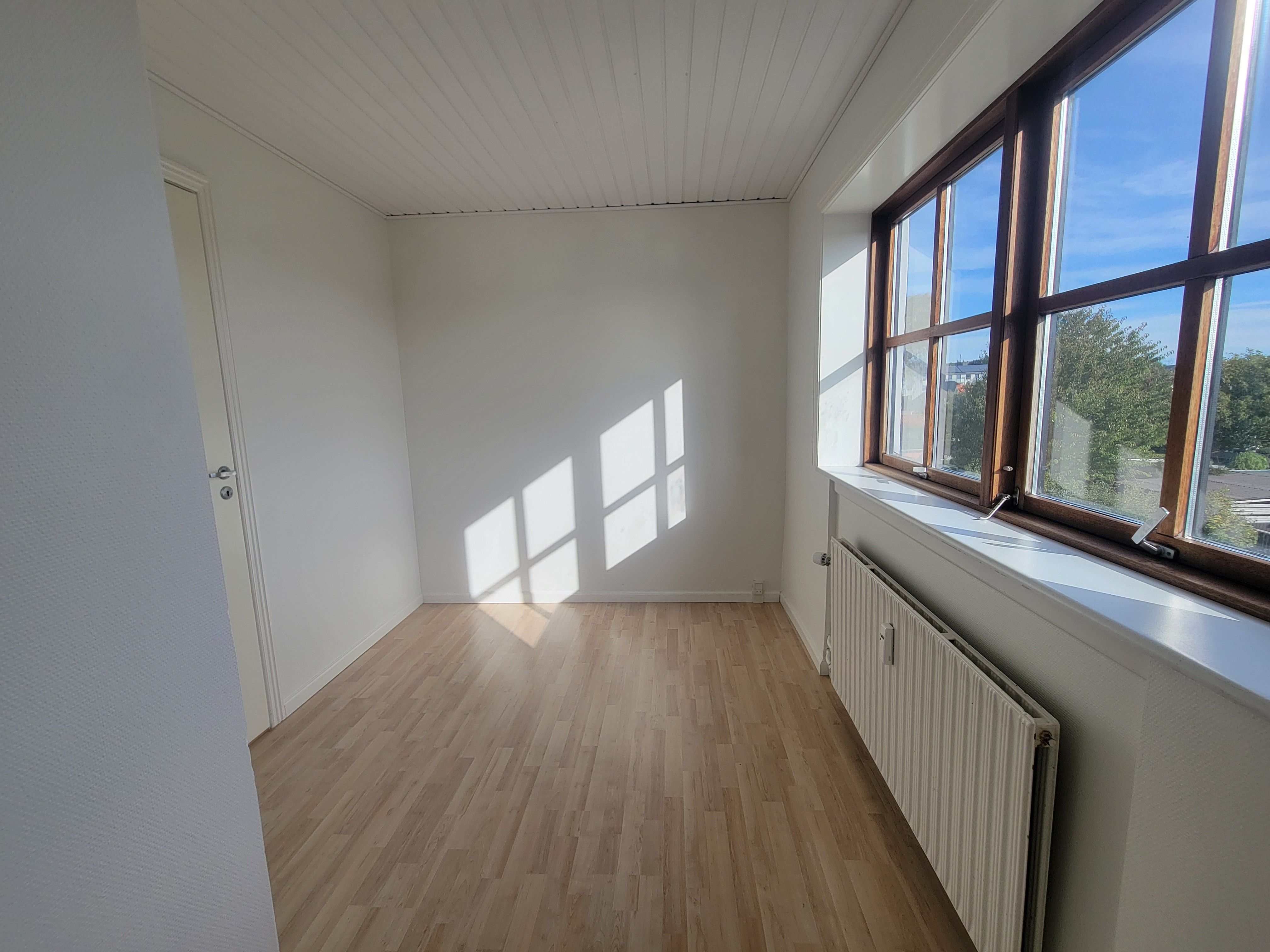 LEDIG 3-VÆRELSES LEJLIGHED I FREDERIKSHAVN – 75 M²
