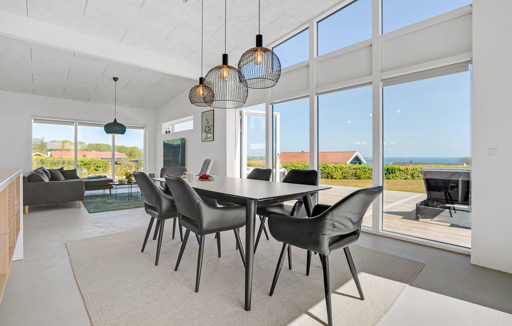 *MIDLERTIDIG BOLIG* Møbleret luksus hus
