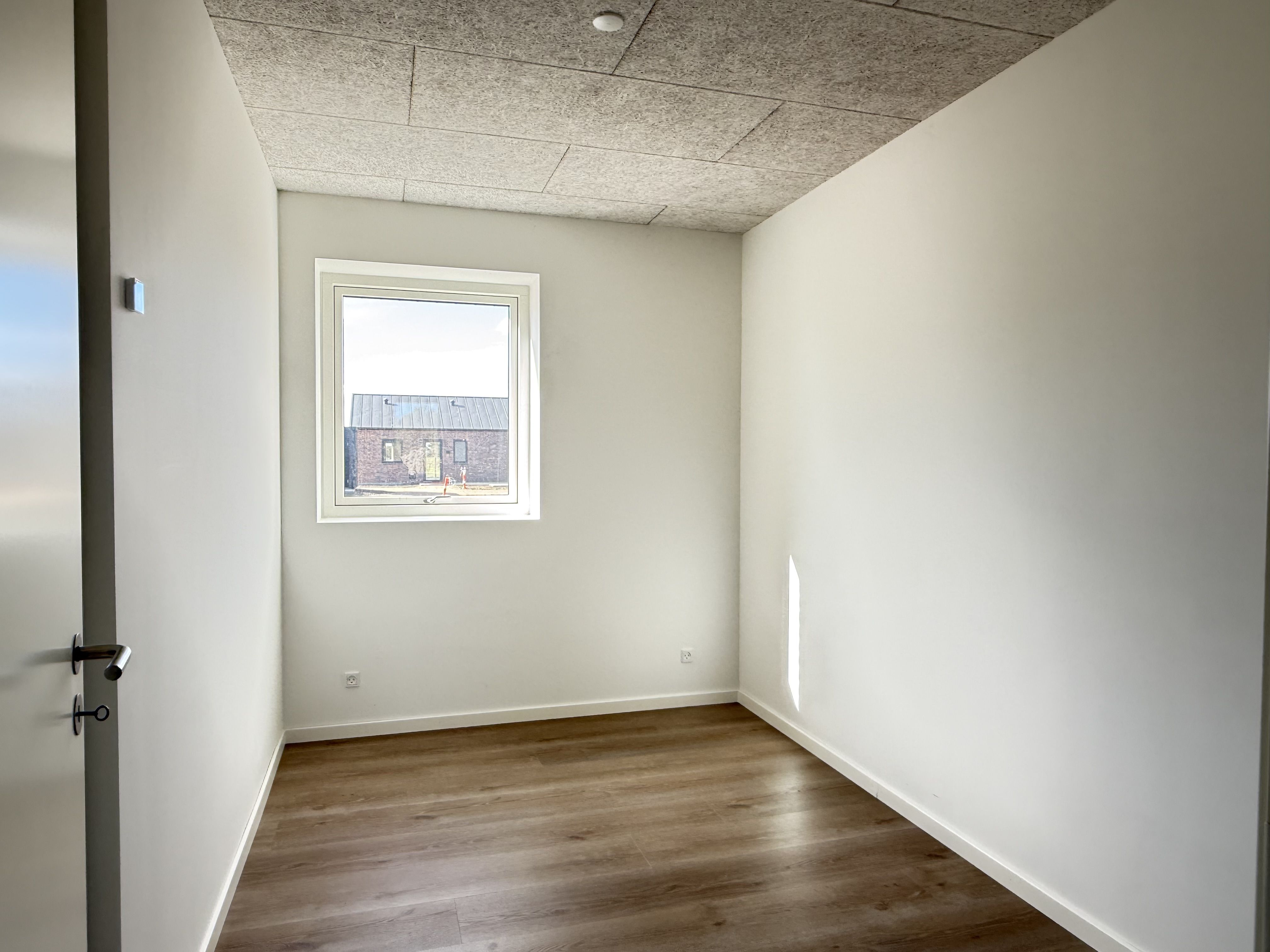 Nyopført 3-værelses rækkehus i Naturligheden – 87 m² med to terrasser og have