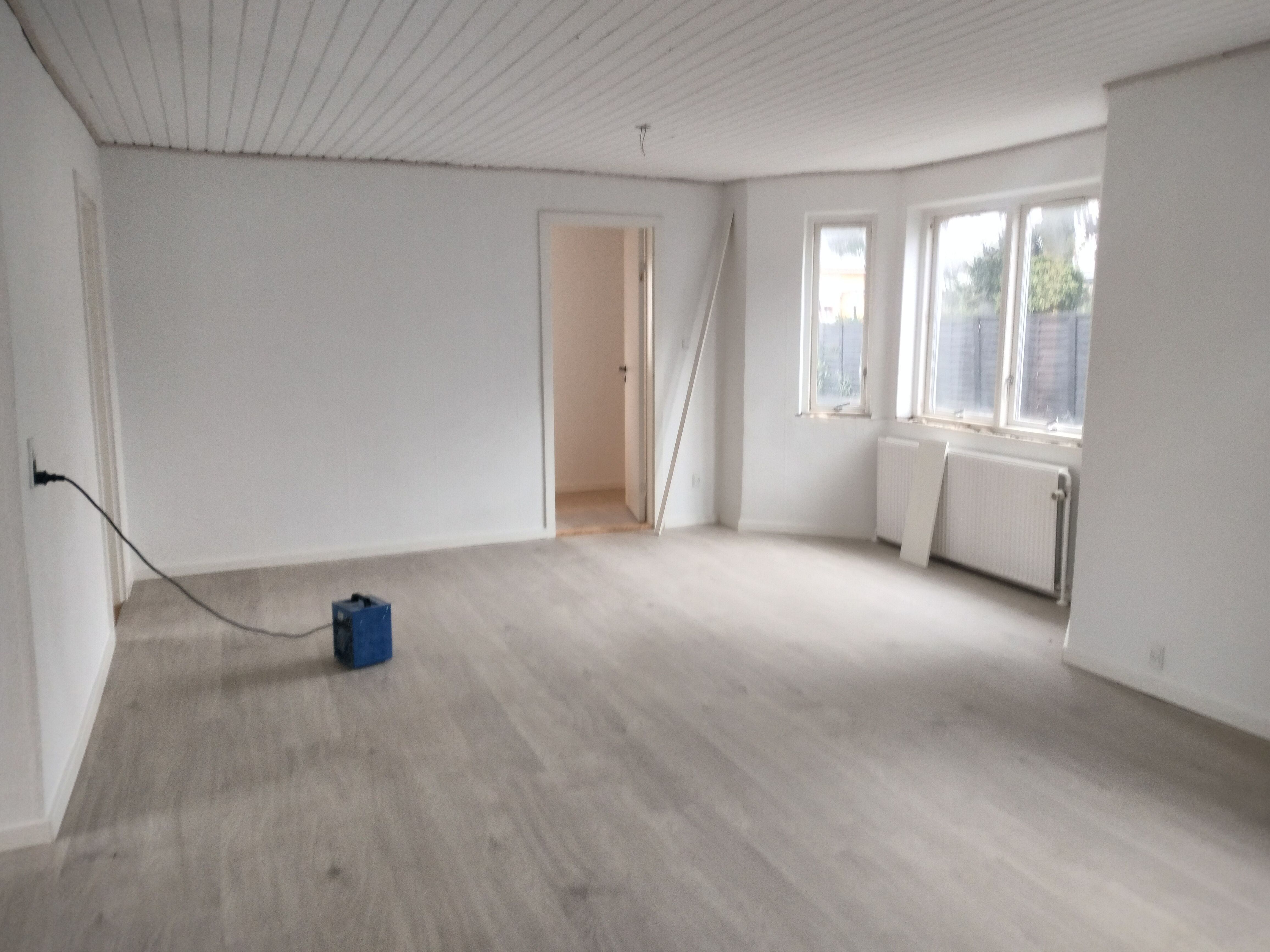Nyistandsat lækkert hus med stor lukket garage. 