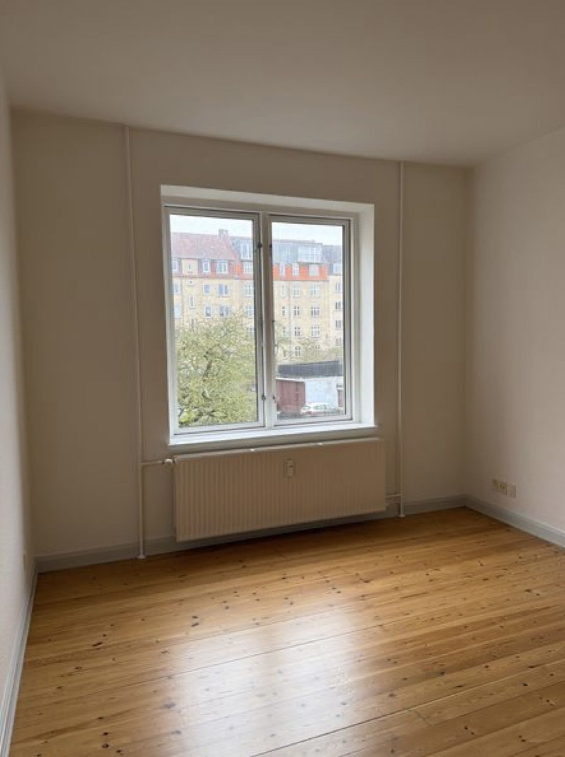Klassisk 2 værelses på Trøjborg med nyt køkken