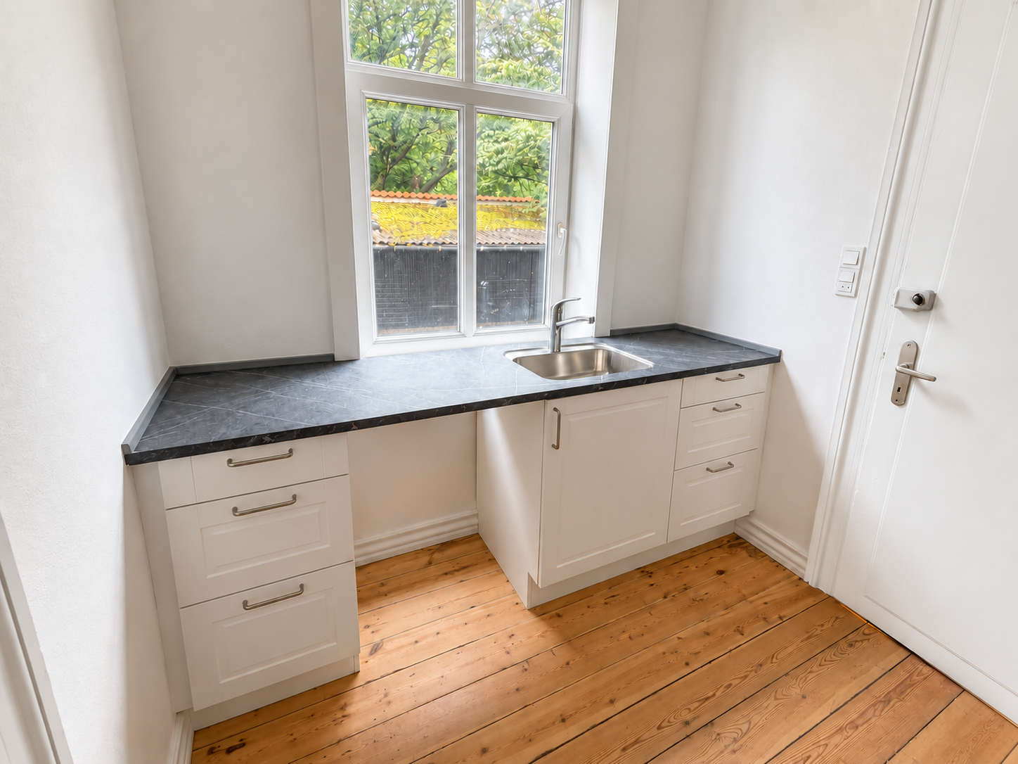 Nyrenoveret 88 m² stuelejlighed med garage