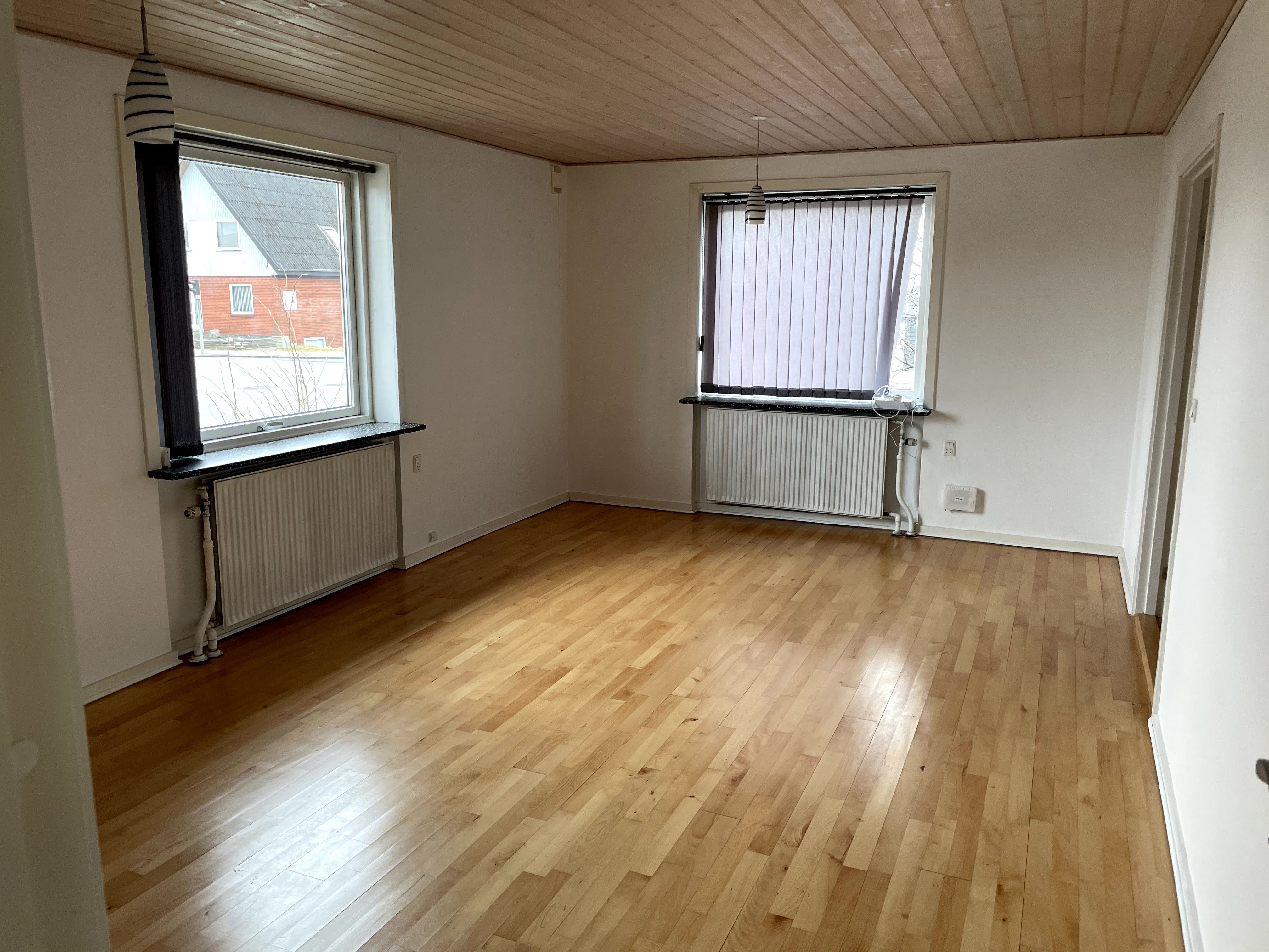 Velplaceret, fin villa med stor have 