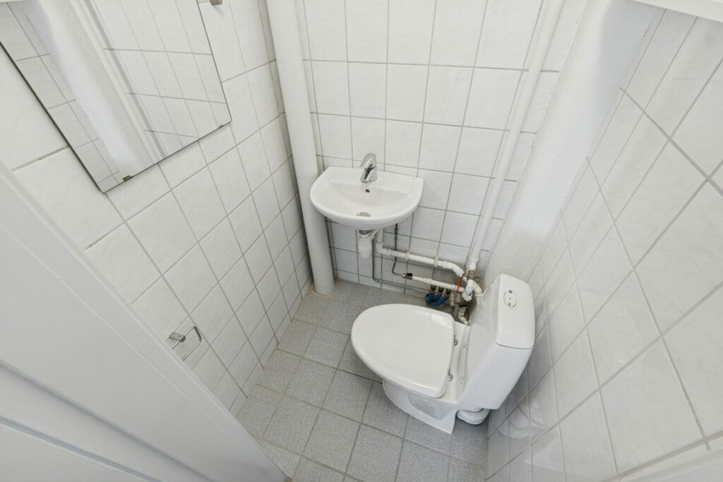 Central 2-værelses på 78 m2 med stor sydvendt altan, fjordkig og elevator - Gratis vask i Vaskeri