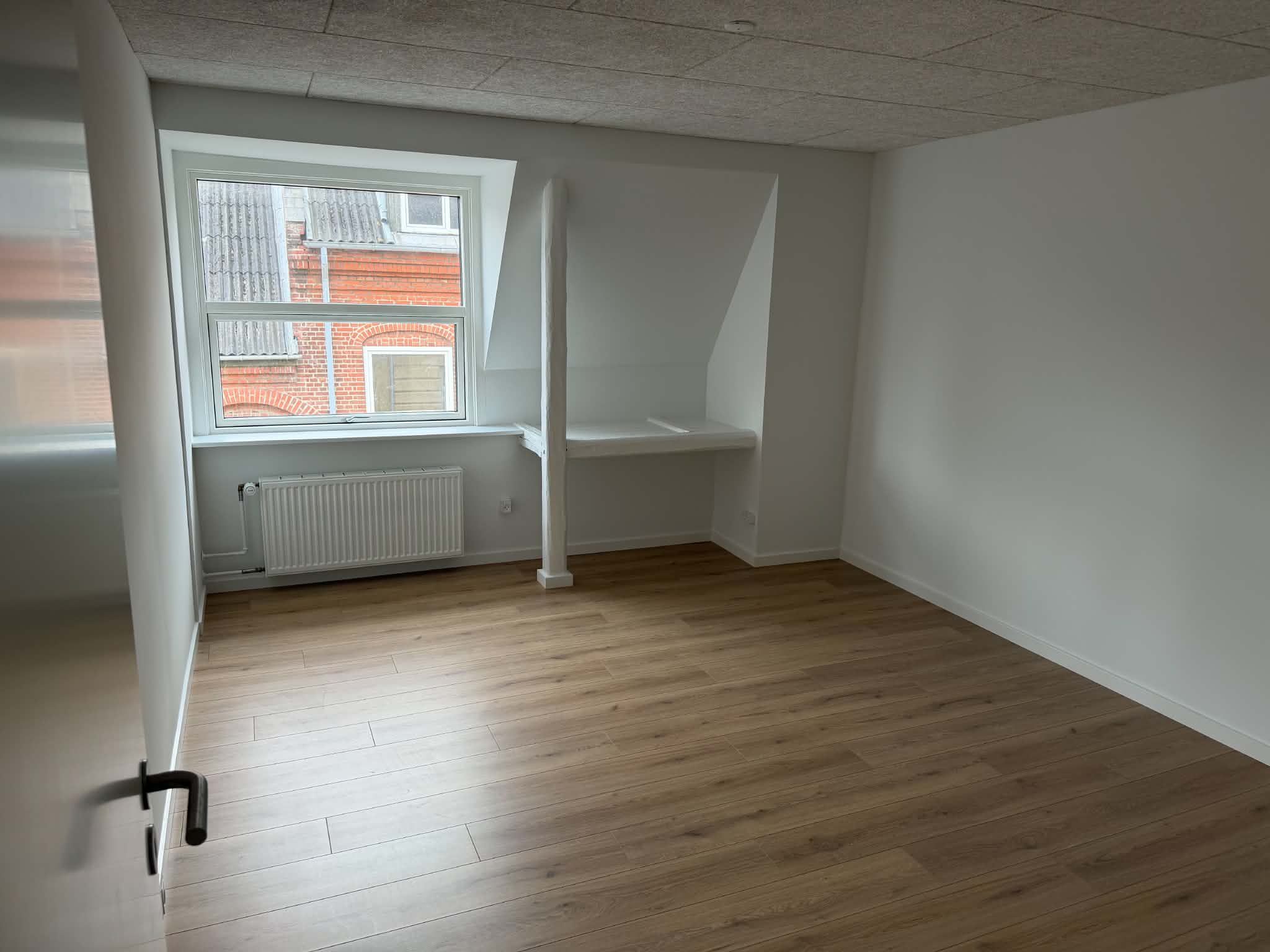 Nyrenoveret og centralt beliggende 4-værelses lejlighed på 113 m²