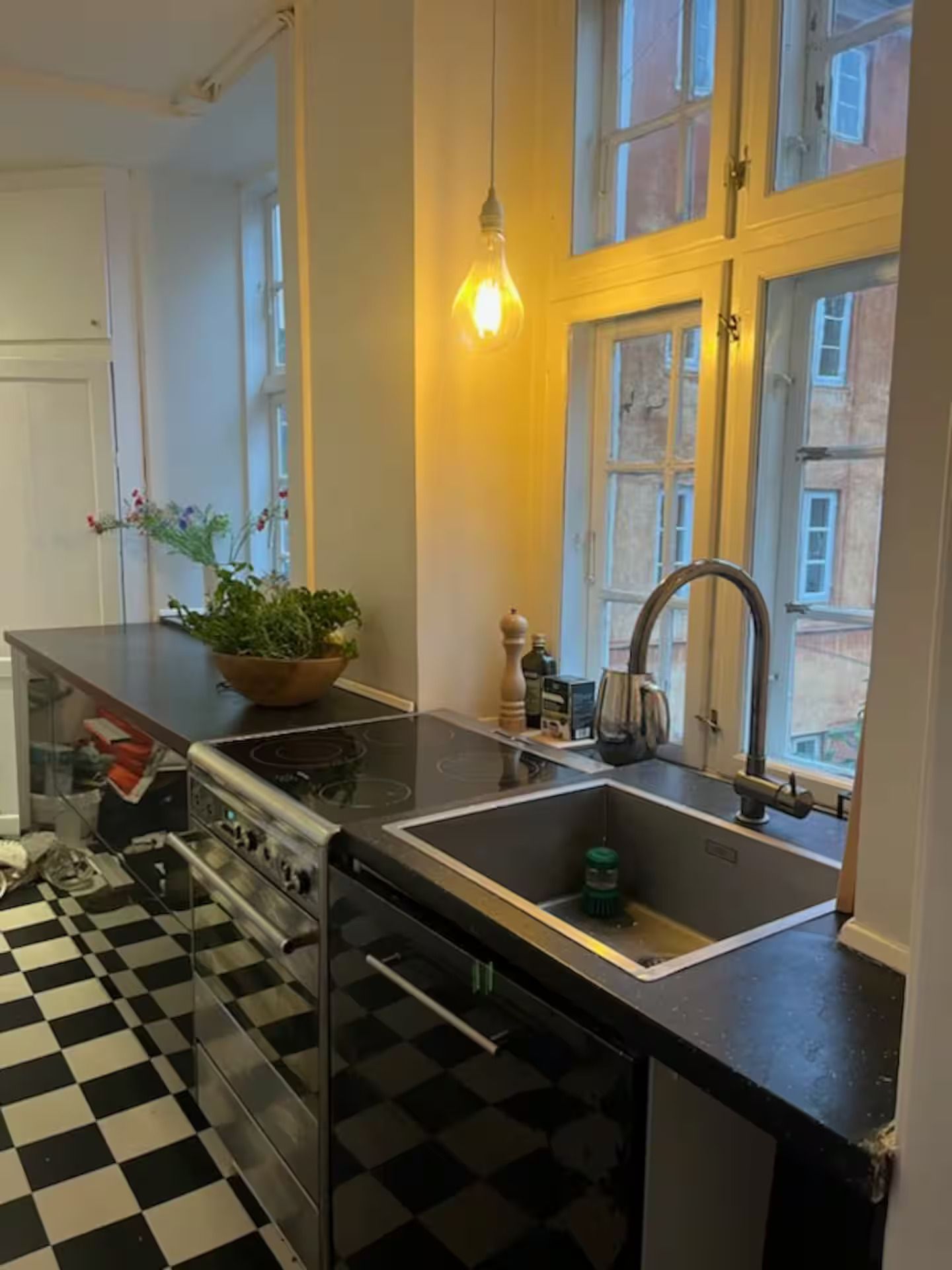 Charmerende 3-værelses, højt til loftet i hjertet af kbh. 3 min gang fra nørreport