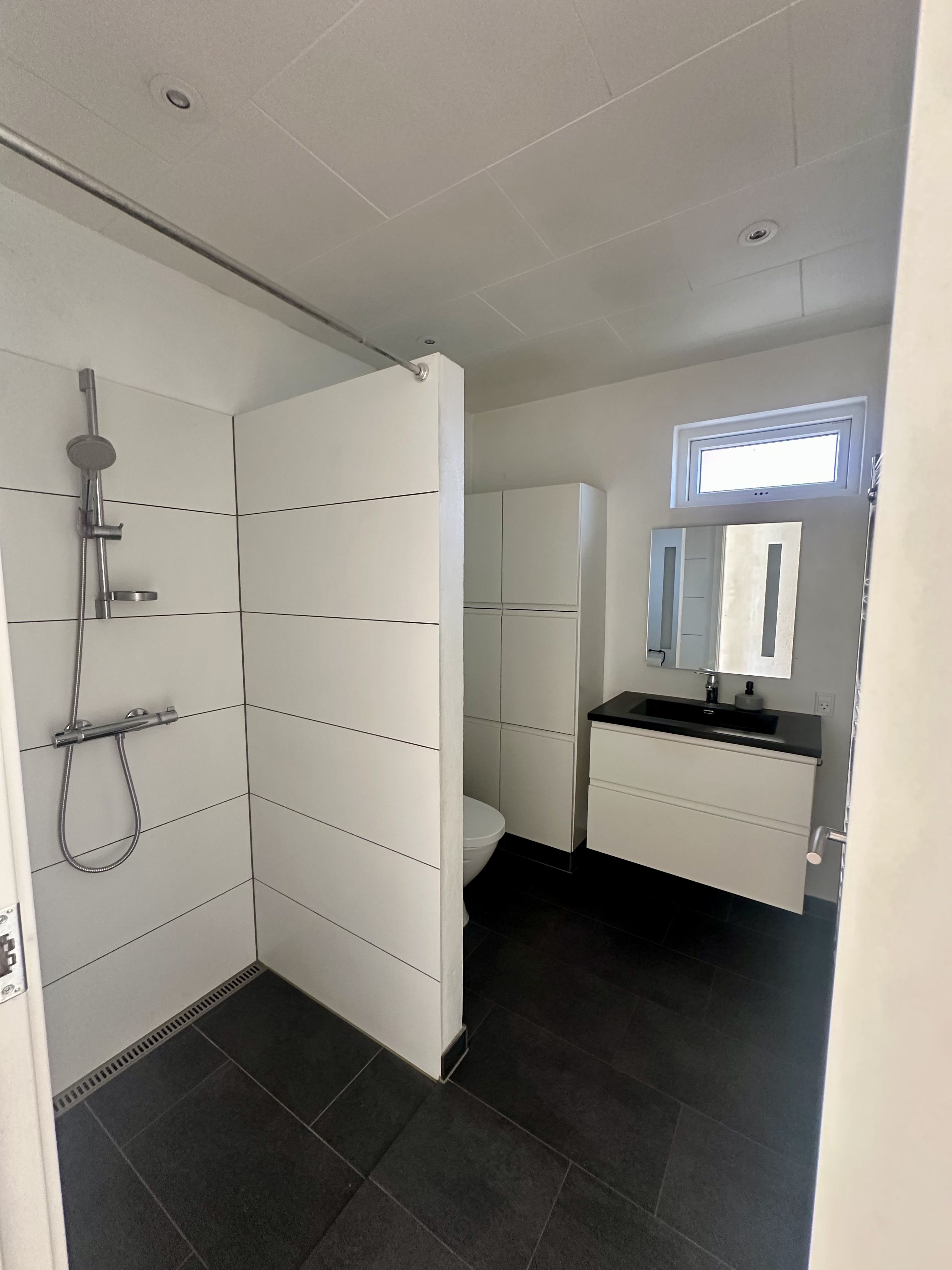 Villa til leje – lys med nyere bad og køkken samt have