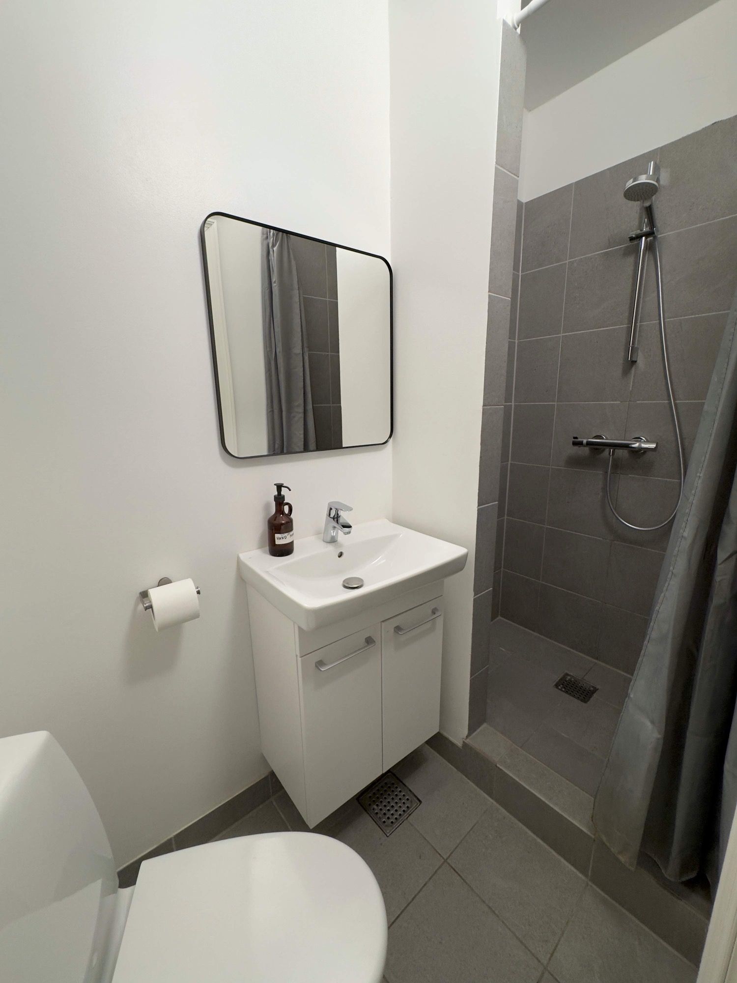 Compact 29 m² studio in central Copenhagen, steps from Strøget and Tivoli – all utilities included
