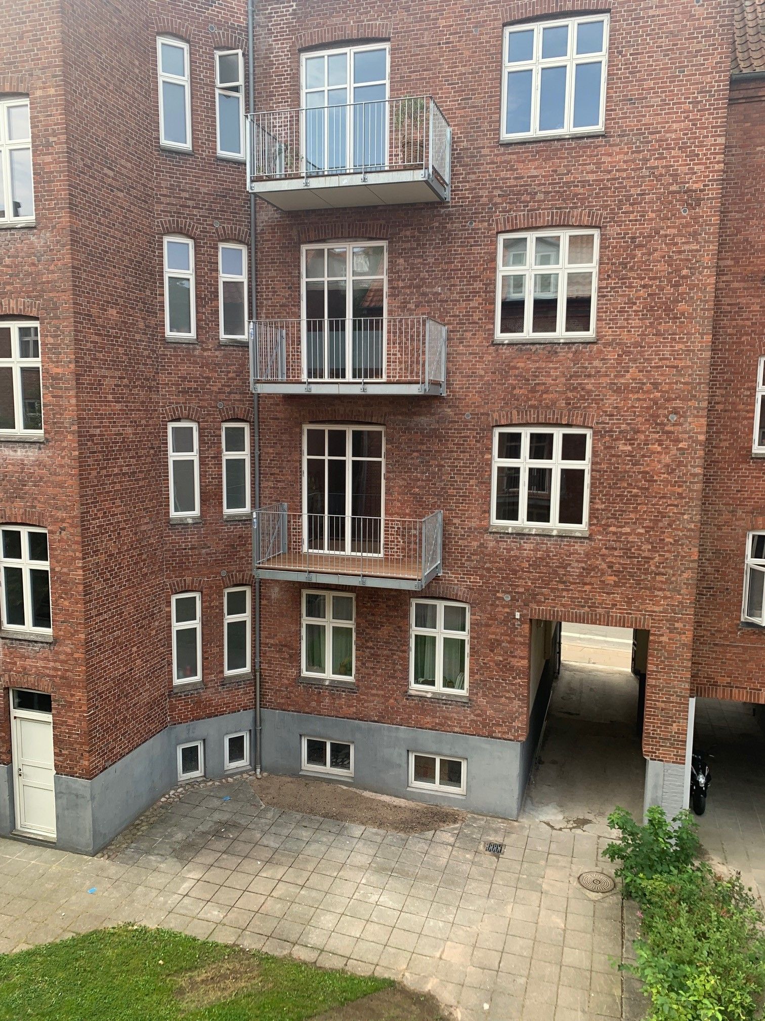 Stor 5-vær med lækker altan