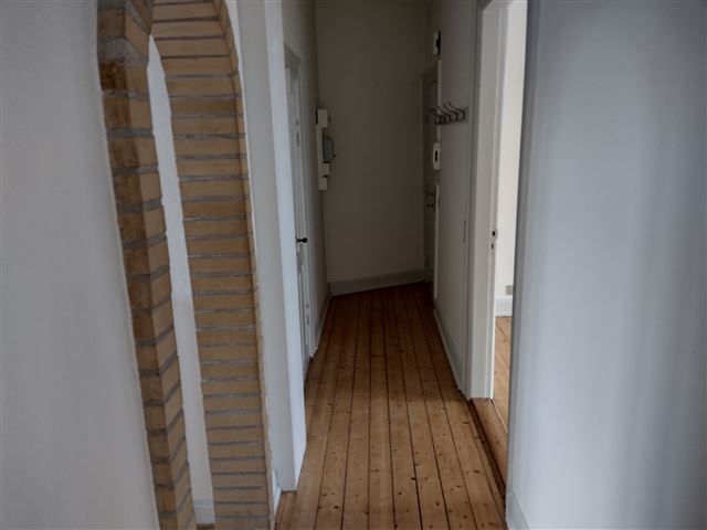 Renoveret og nyistandsat 3. sals lejlighed ledig straks.