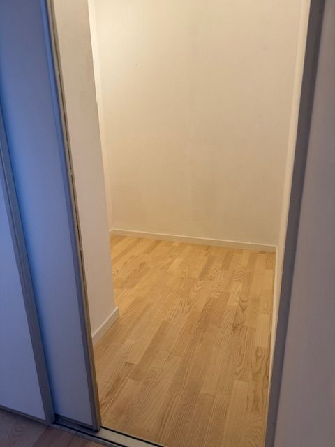 Kanallejlighed i 3 plan med egen terrasse og ponton