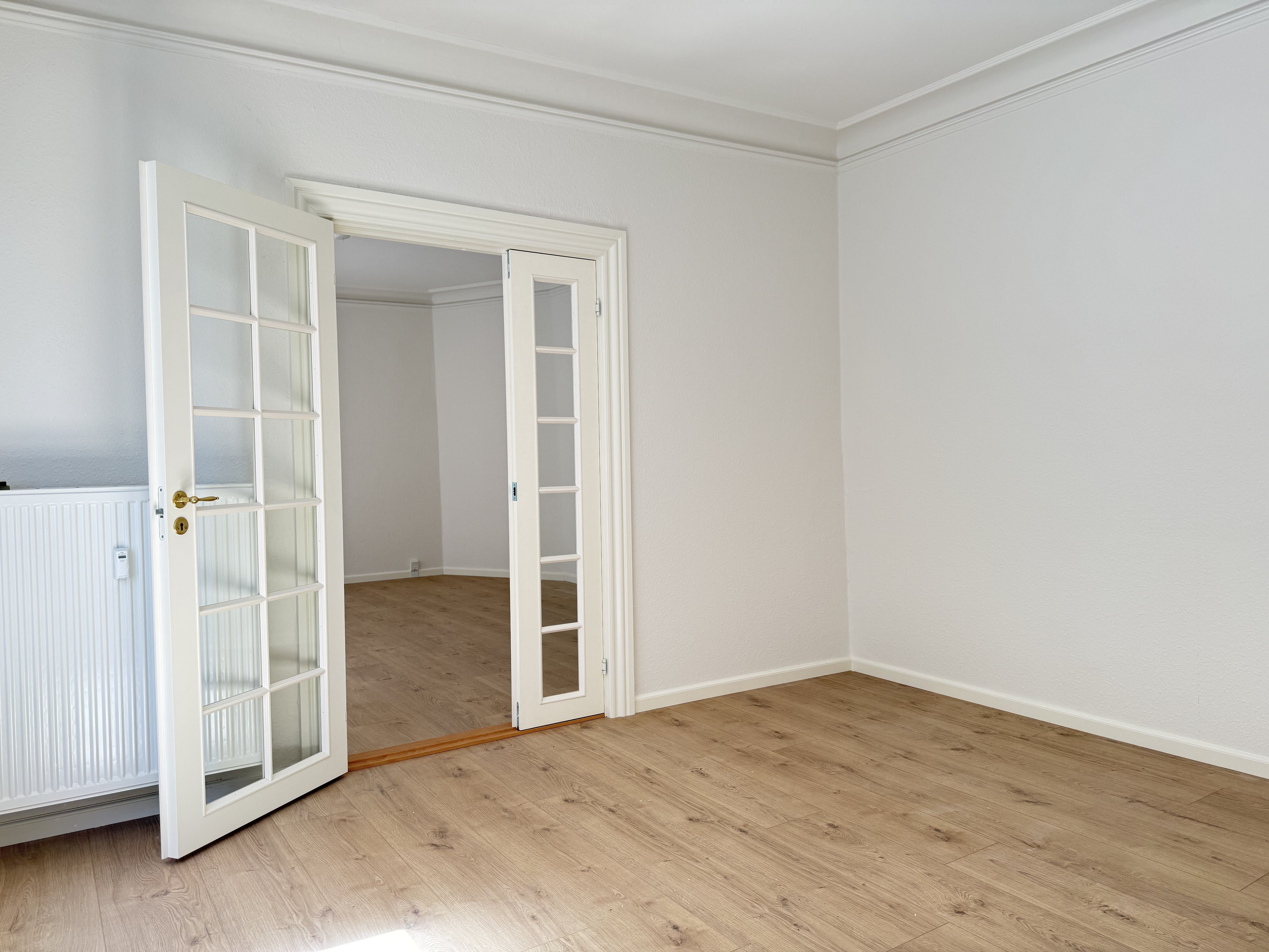 FØRSTE MÅNEDS GRATIS HUSLEJE! - Nyrenoveret 4-værelses stuelejlighed på Stemannsgade i Randers – 117 m²