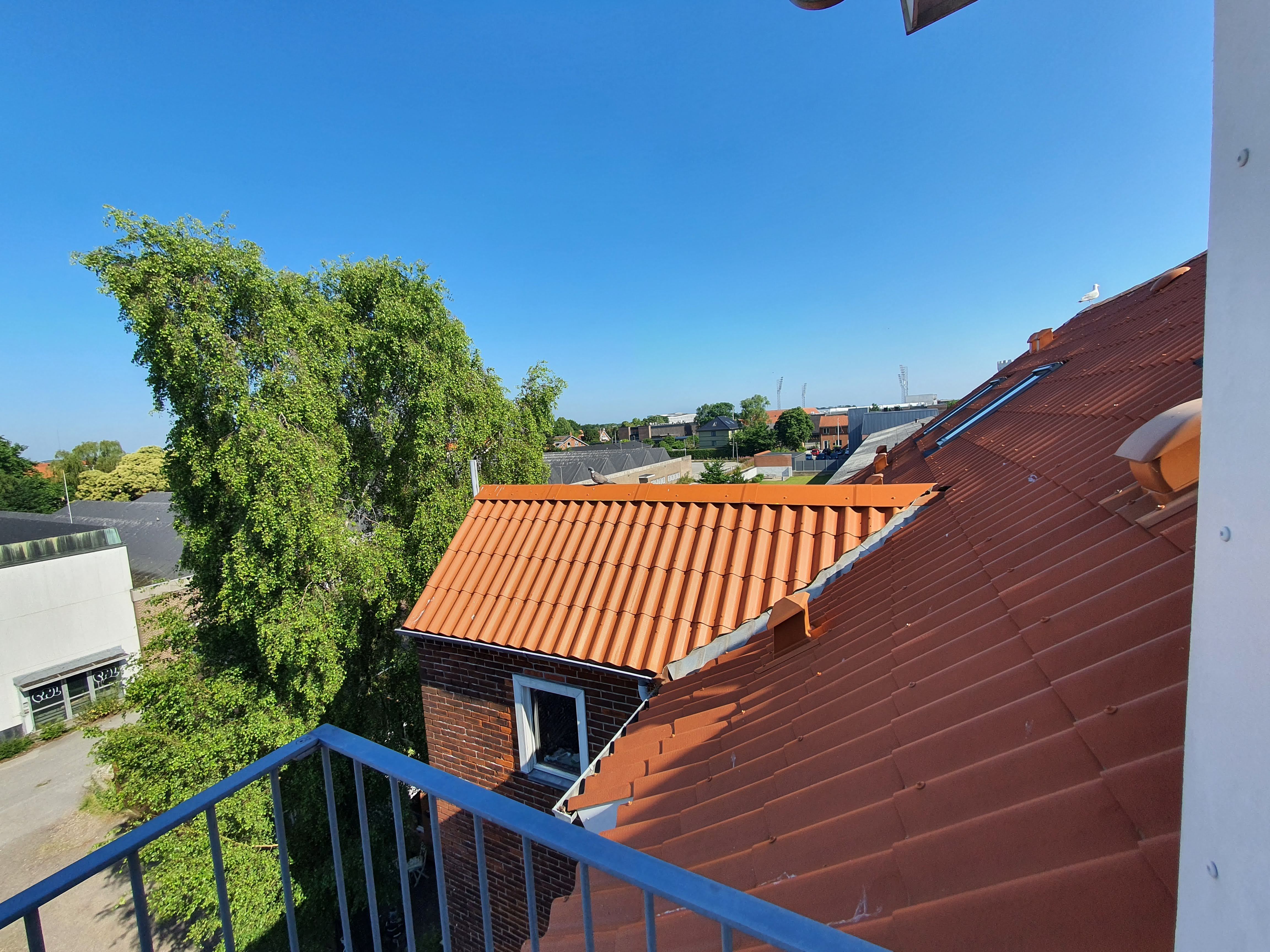 Møbleret taglejlighed med udsigt, Furnished apartment