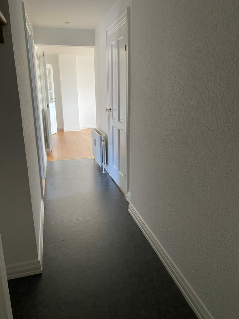 Hyggelig 3-værelses med åbent køkken, franske døre og gårdmiljø – tæt på Aalborg Centrum