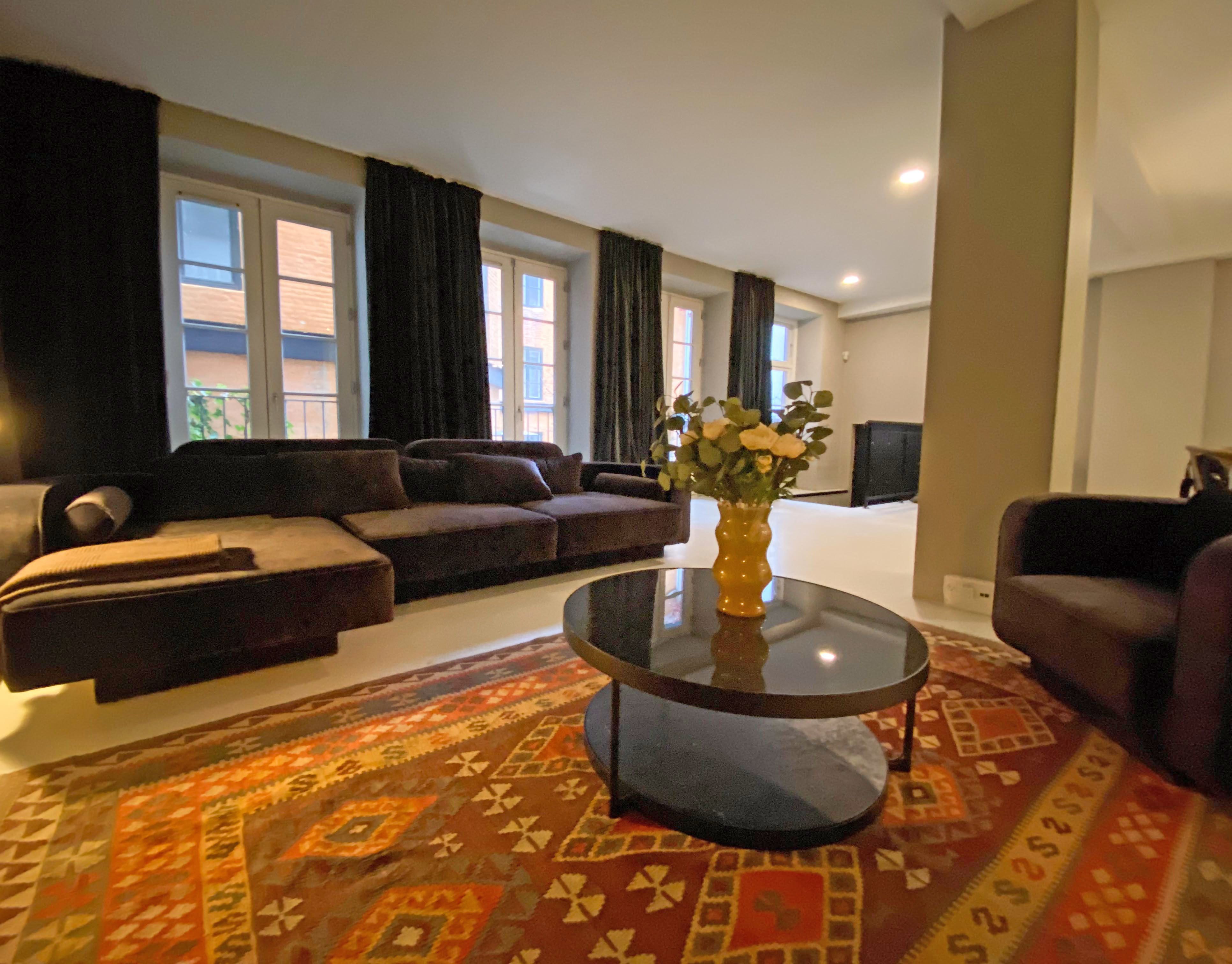 Stor lejlighed på 2 x 107 etagemeter i Frederikstaden på Store Kongensgade - Spacious 213-square-metre flat in Frederikstaden on Store Kongensgade