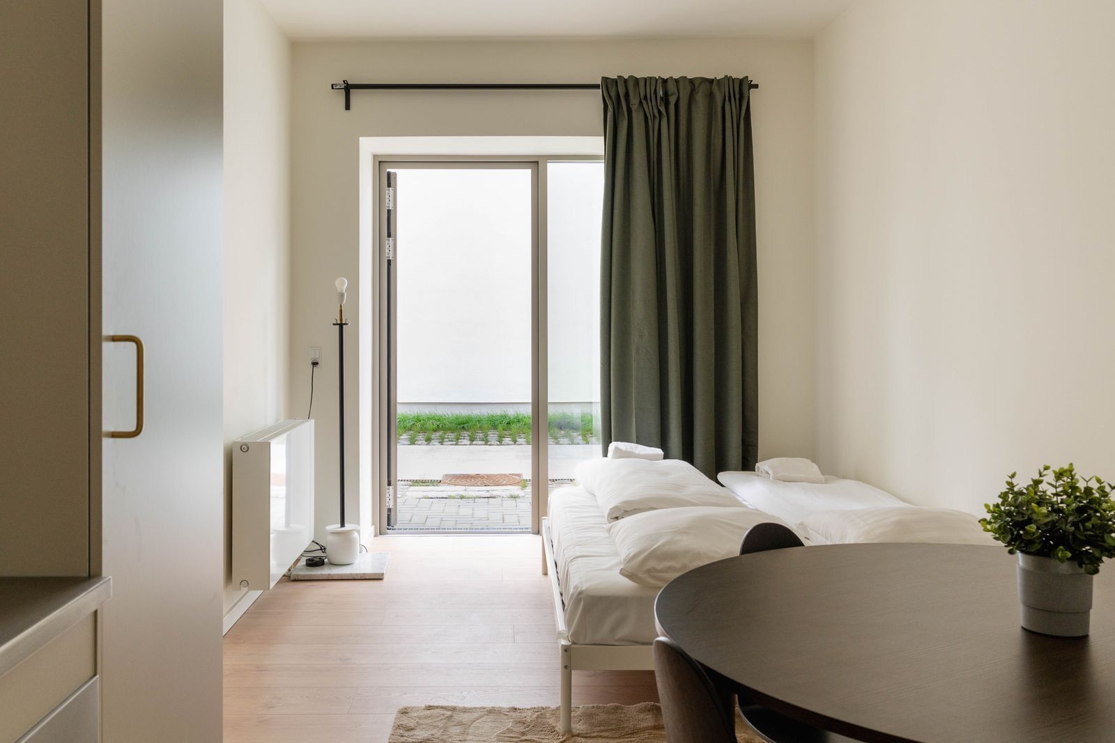 Fully furnished apartment,  with all kitchen utilities, with wifi, heating. (25 available apartments perfect for a company with multiple employees)